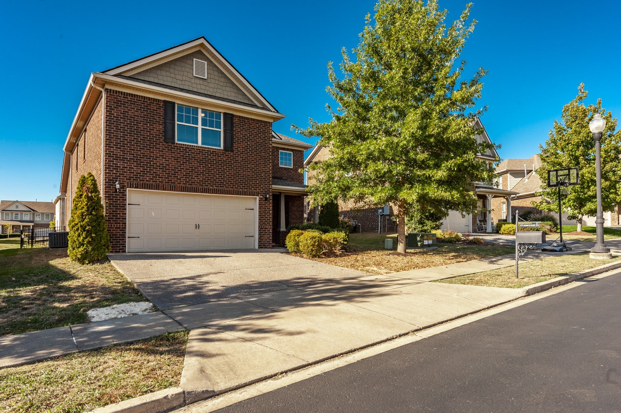 211 Hempstead Ct