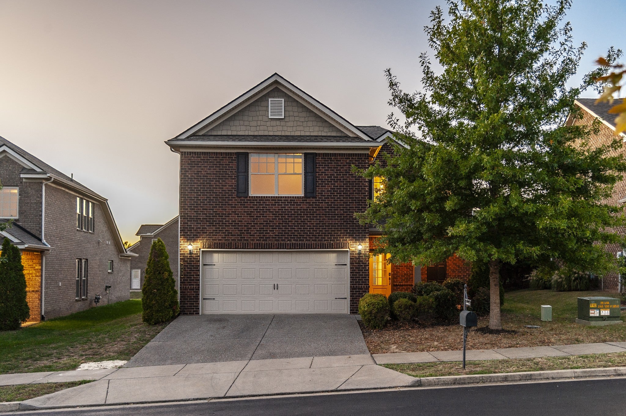 211 Hempstead Ct
