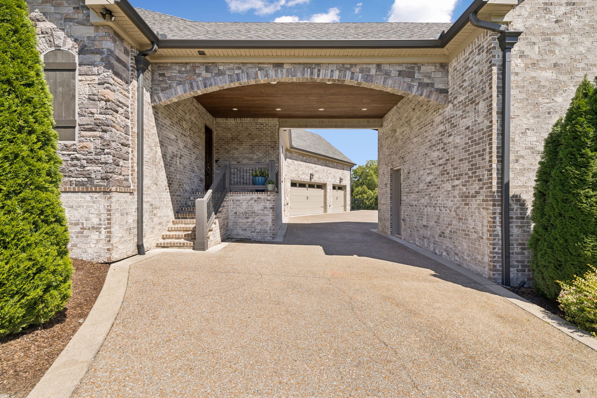 662 Neals Ln