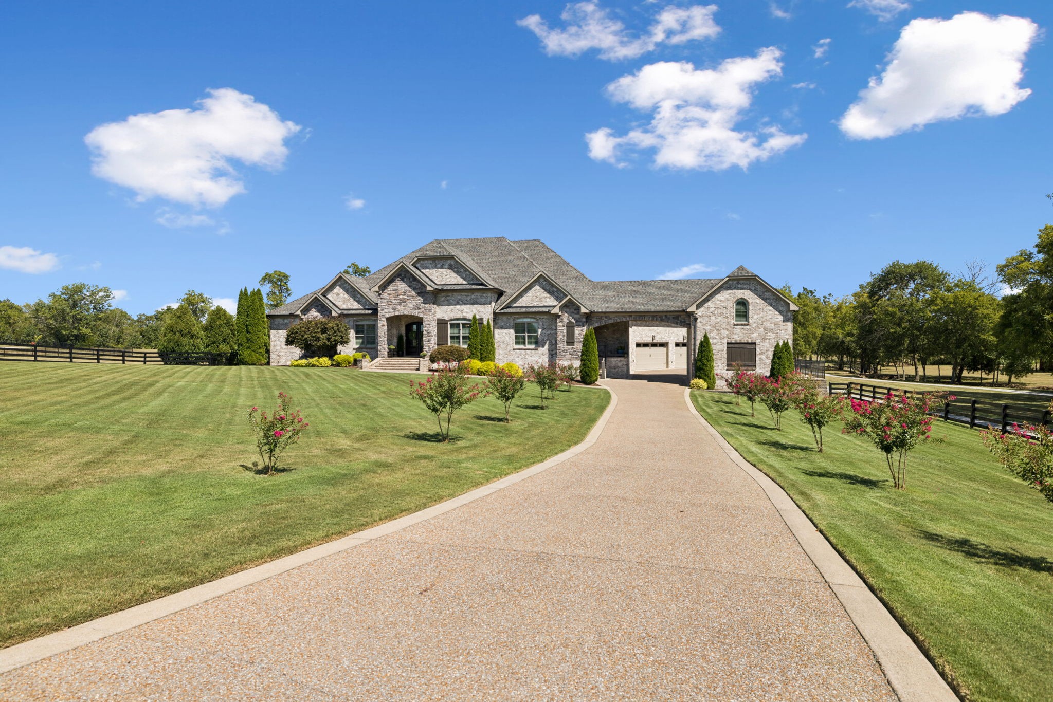 662 Neals Ln