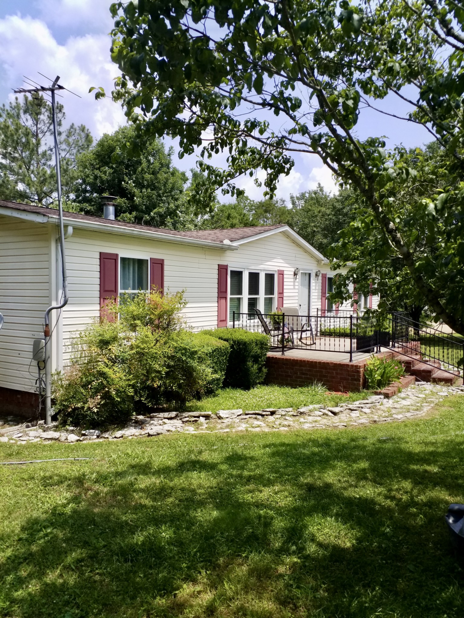 42 Paradise Hills Ln