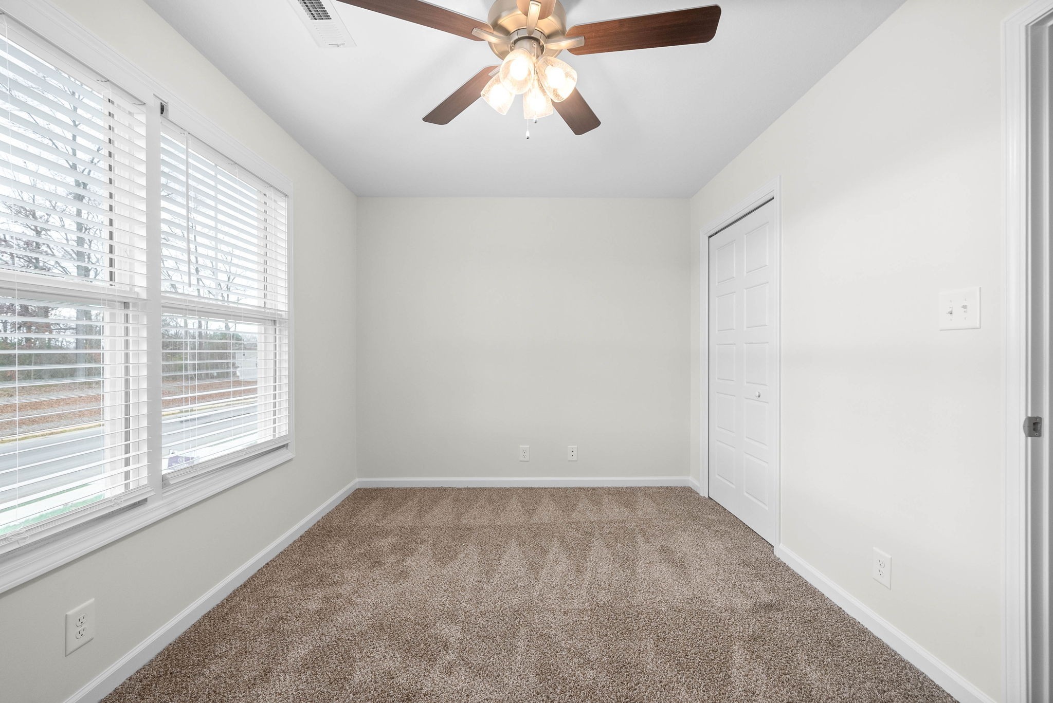 Clarksville, Tennessee 37040, United States, 3 Bedrooms Bedrooms, ,3 BathroomsBathrooms,Residential,Active,126730