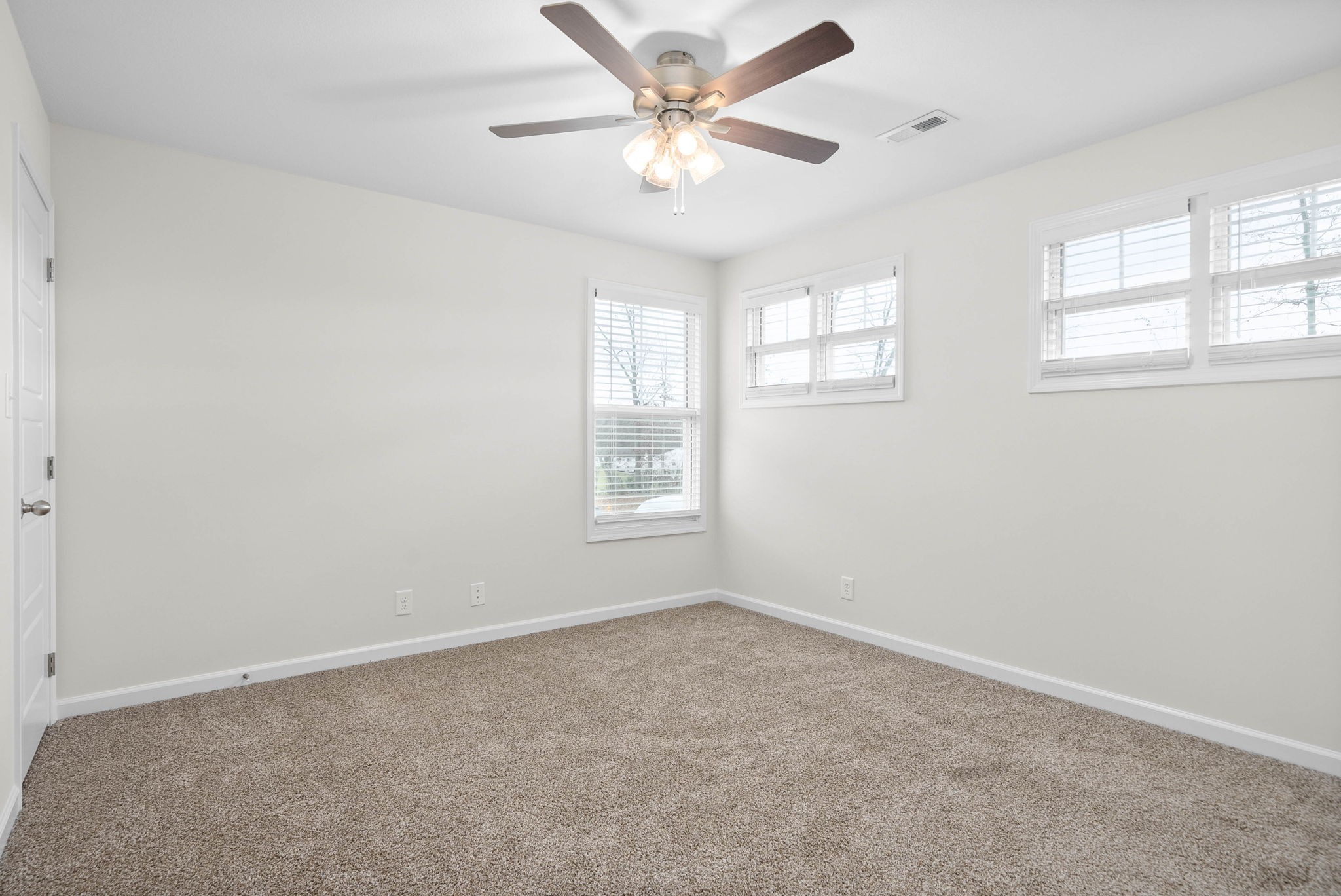 Clarksville, Tennessee 37040, United States, 3 Bedrooms Bedrooms, ,3 BathroomsBathrooms,Residential,Active,126730