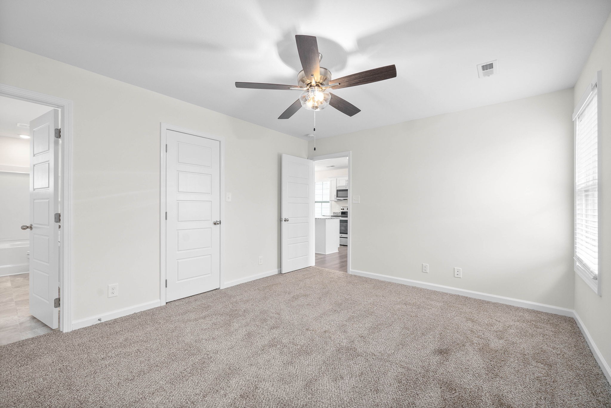 Clarksville, Tennessee 37040, United States, 3 Bedrooms Bedrooms, ,3 BathroomsBathrooms,Residential,Active,126730