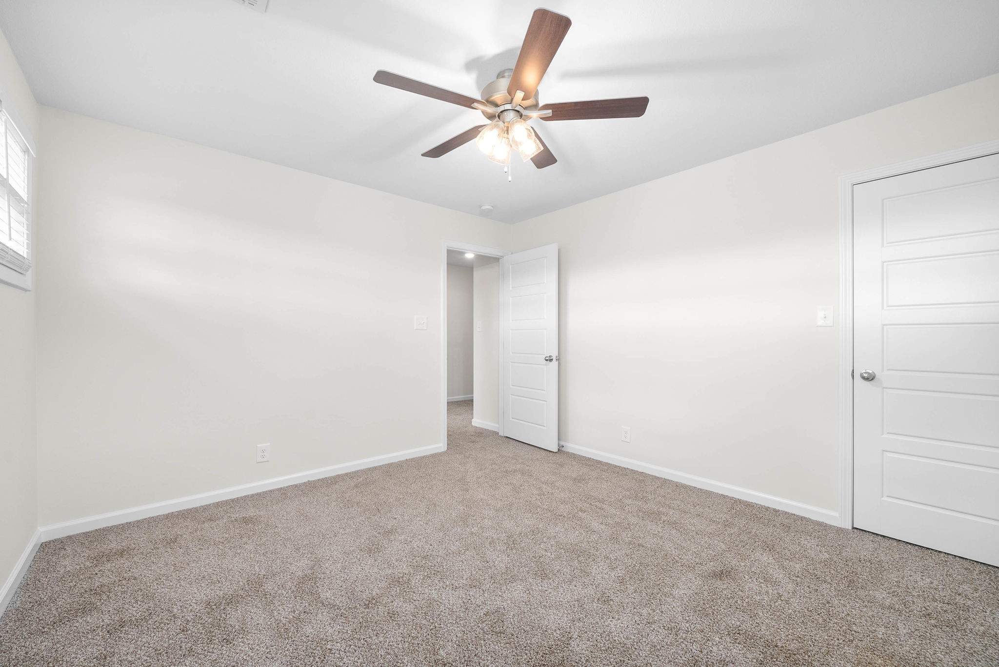 Clarksville, Tennessee 37040, United States, 3 Bedrooms Bedrooms, ,3 BathroomsBathrooms,Residential,Active,126730