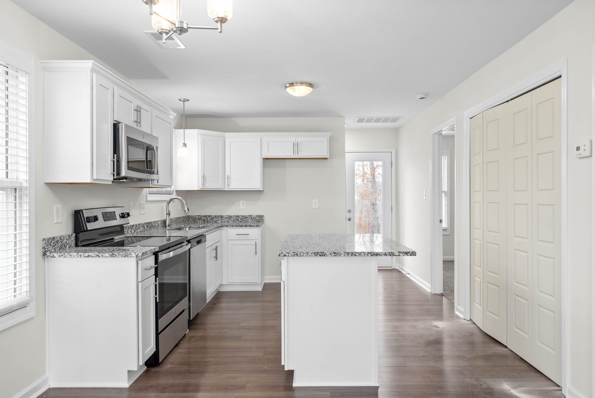 Clarksville, Tennessee 37040, United States, 3 Bedrooms Bedrooms, ,3 BathroomsBathrooms,Residential,Active,126730