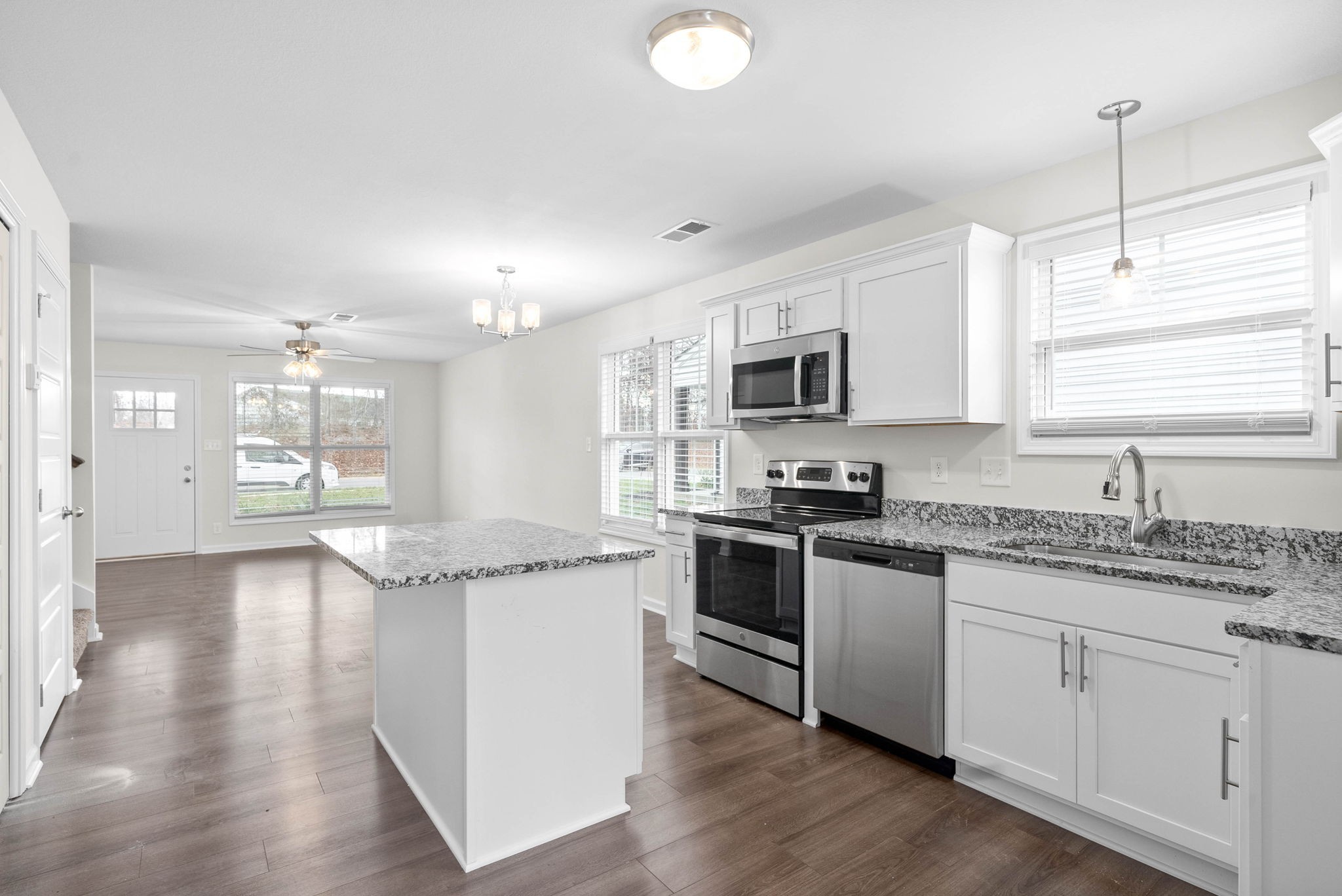 Clarksville, Tennessee 37040, United States, 3 Bedrooms Bedrooms, ,3 BathroomsBathrooms,Residential,Active,126730