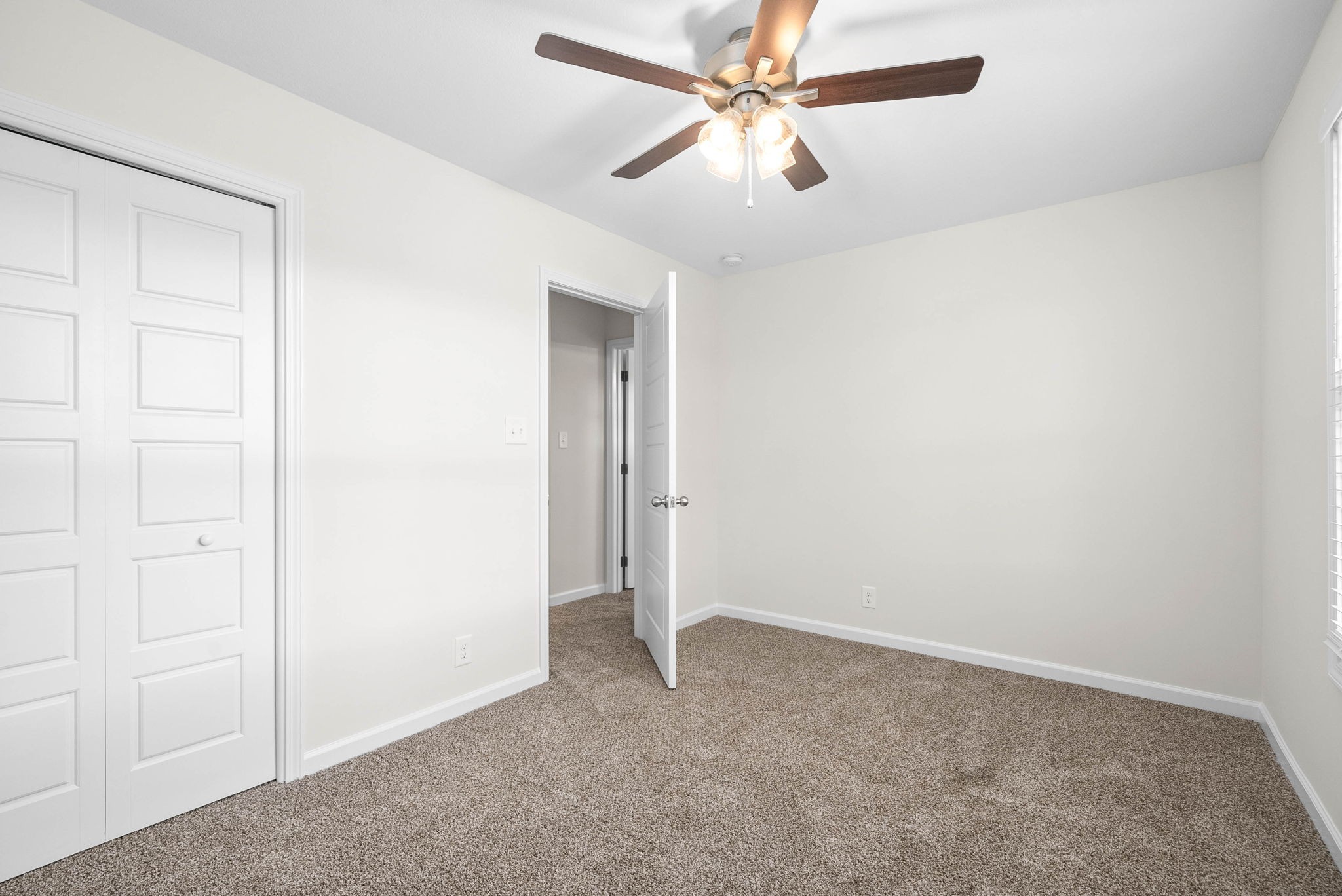 Clarksville, Tennessee 37040, United States, 3 Bedrooms Bedrooms, ,3 BathroomsBathrooms,Residential,Active,126730