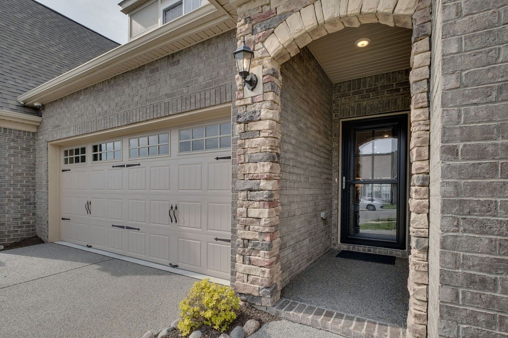 894 Meadowcrest Way