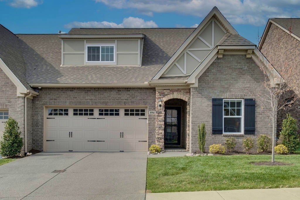 894 Meadowcrest Way