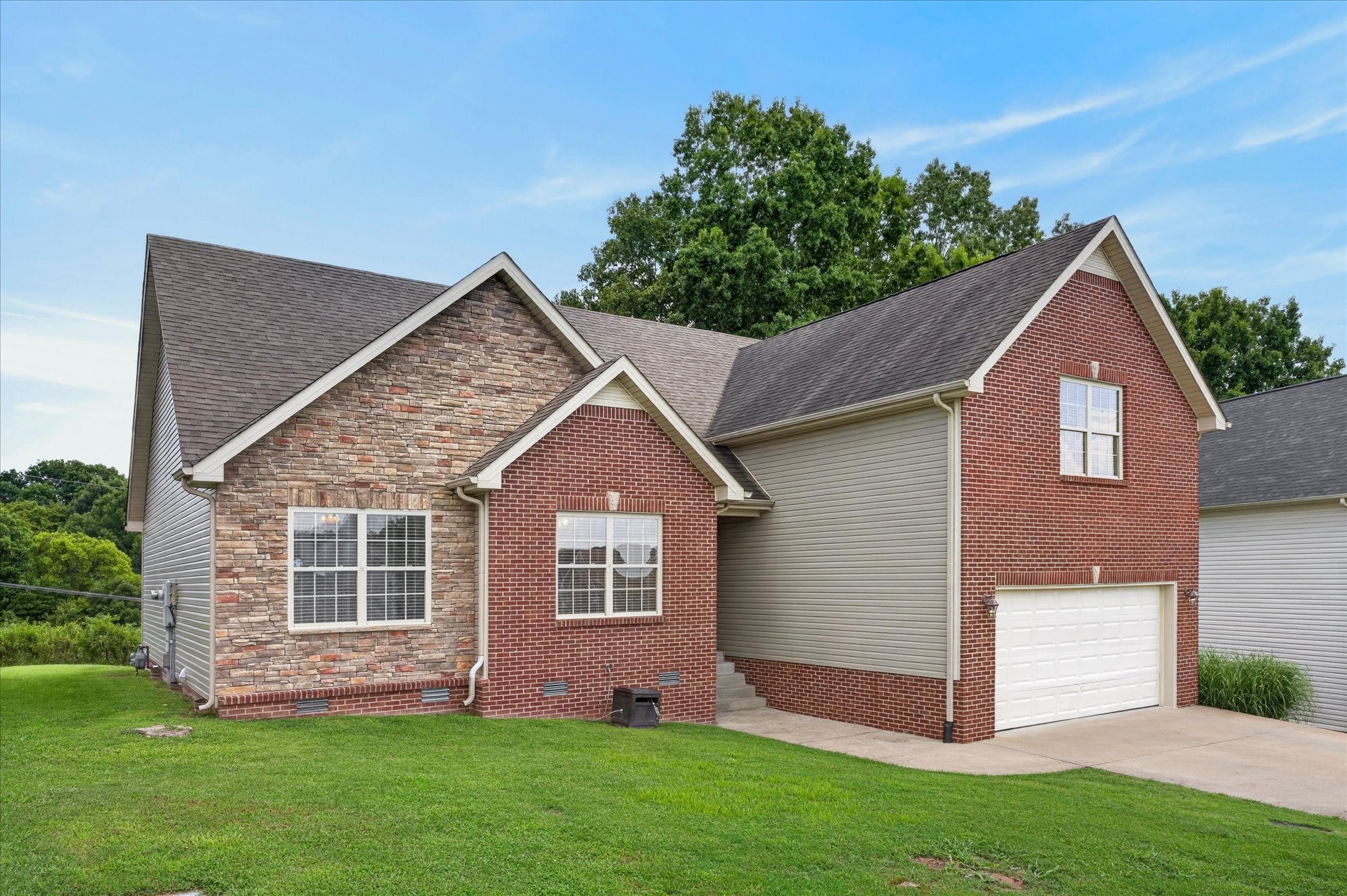 411 River Heights Dr