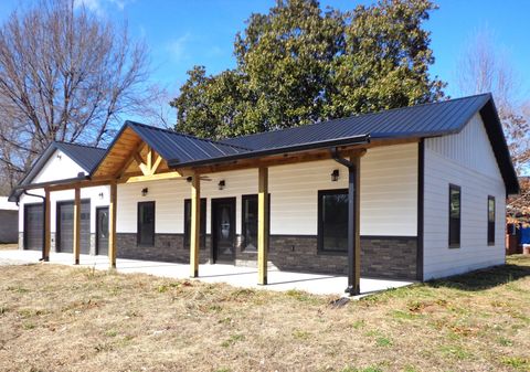 236 West Fourth Ave Lobelville TN 37097