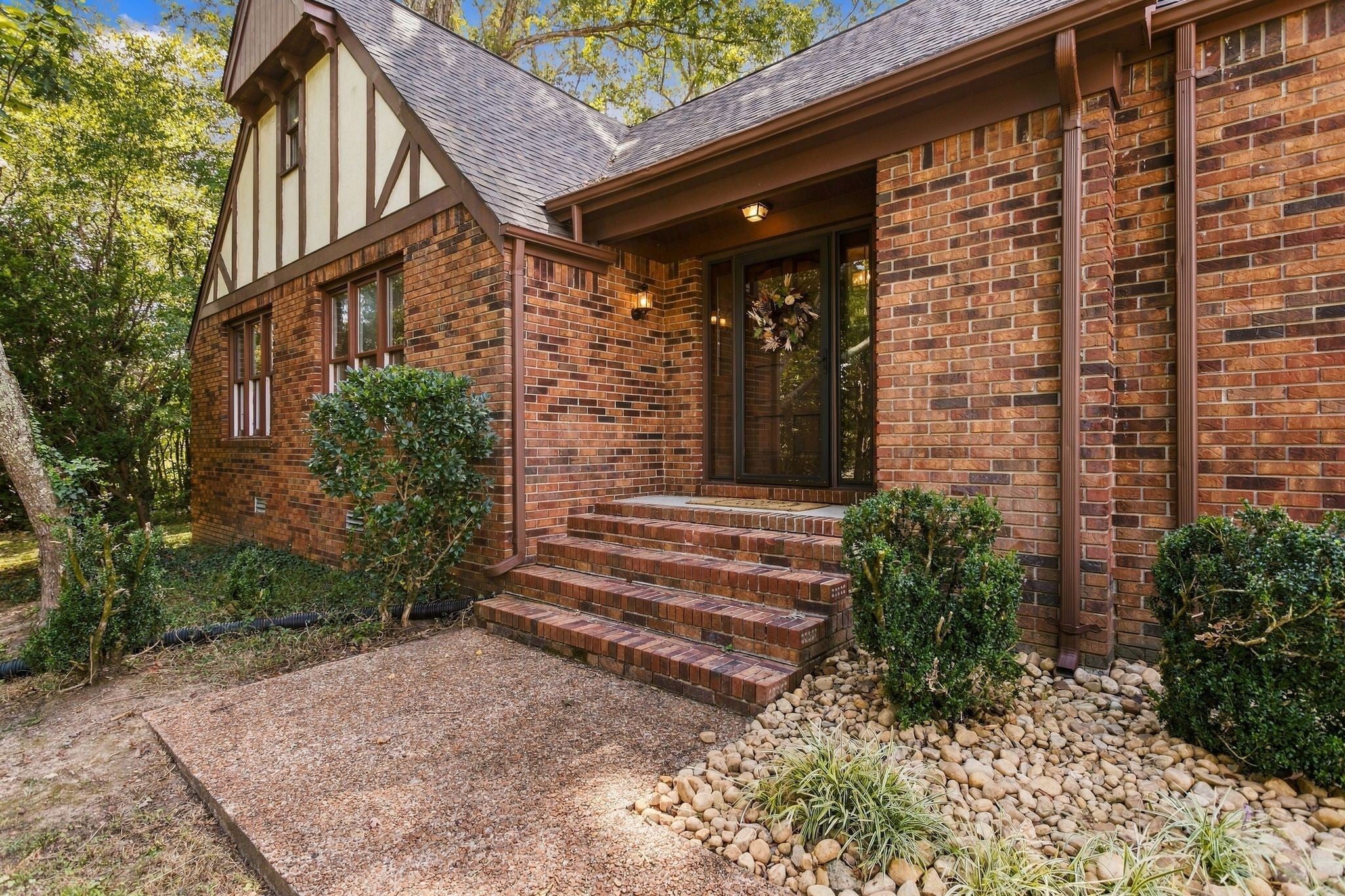 904 Westside Dr