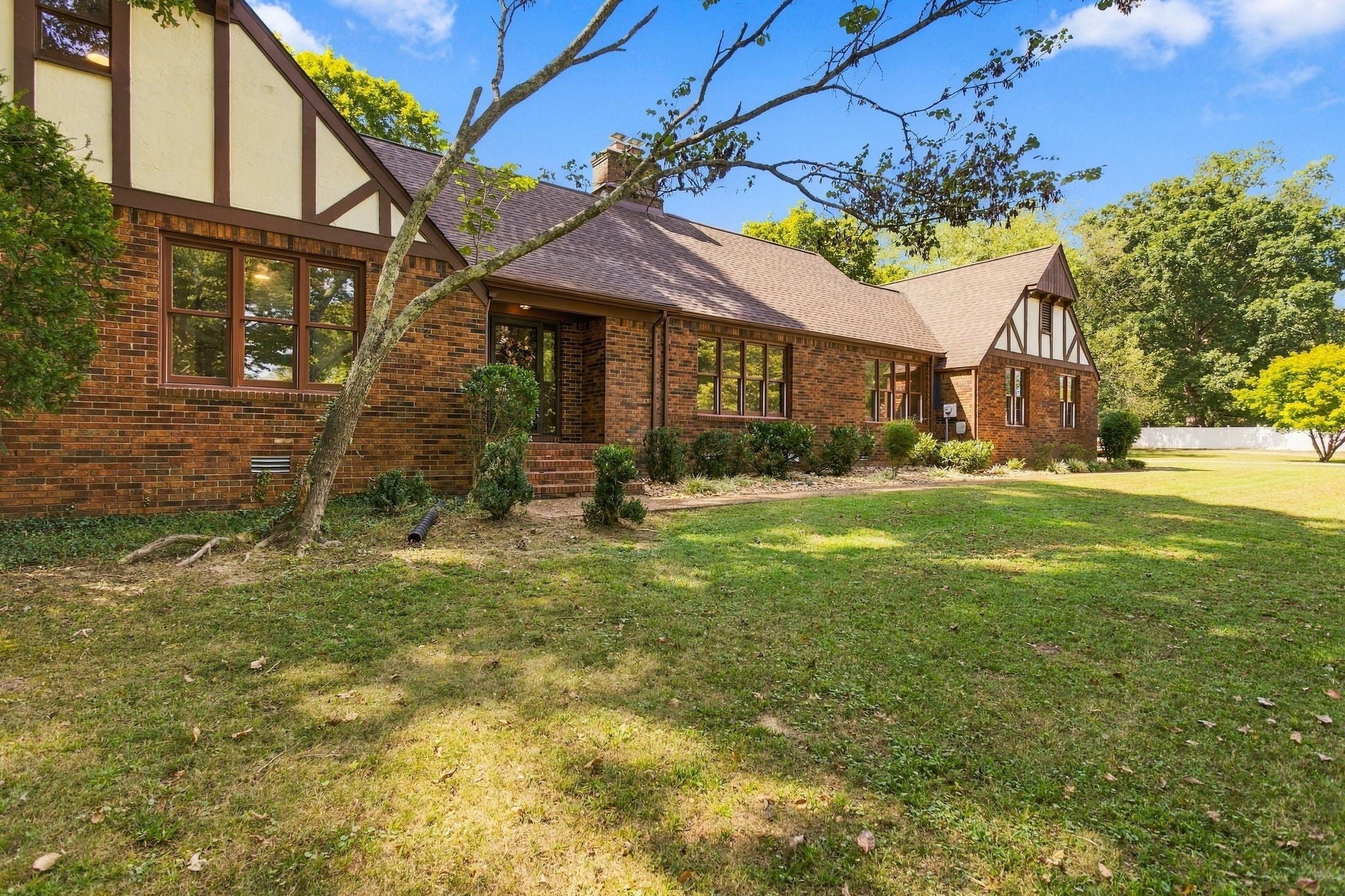 904 Westside Dr