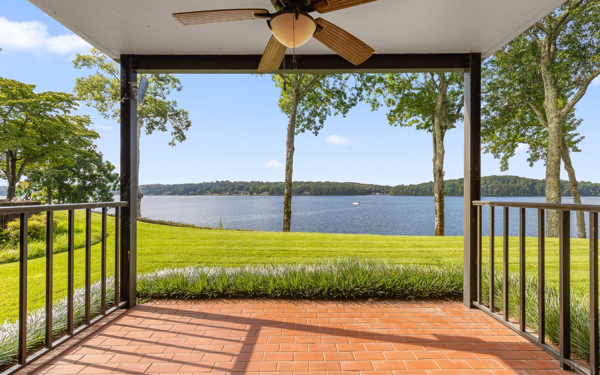 4336 Lakeshore Lane