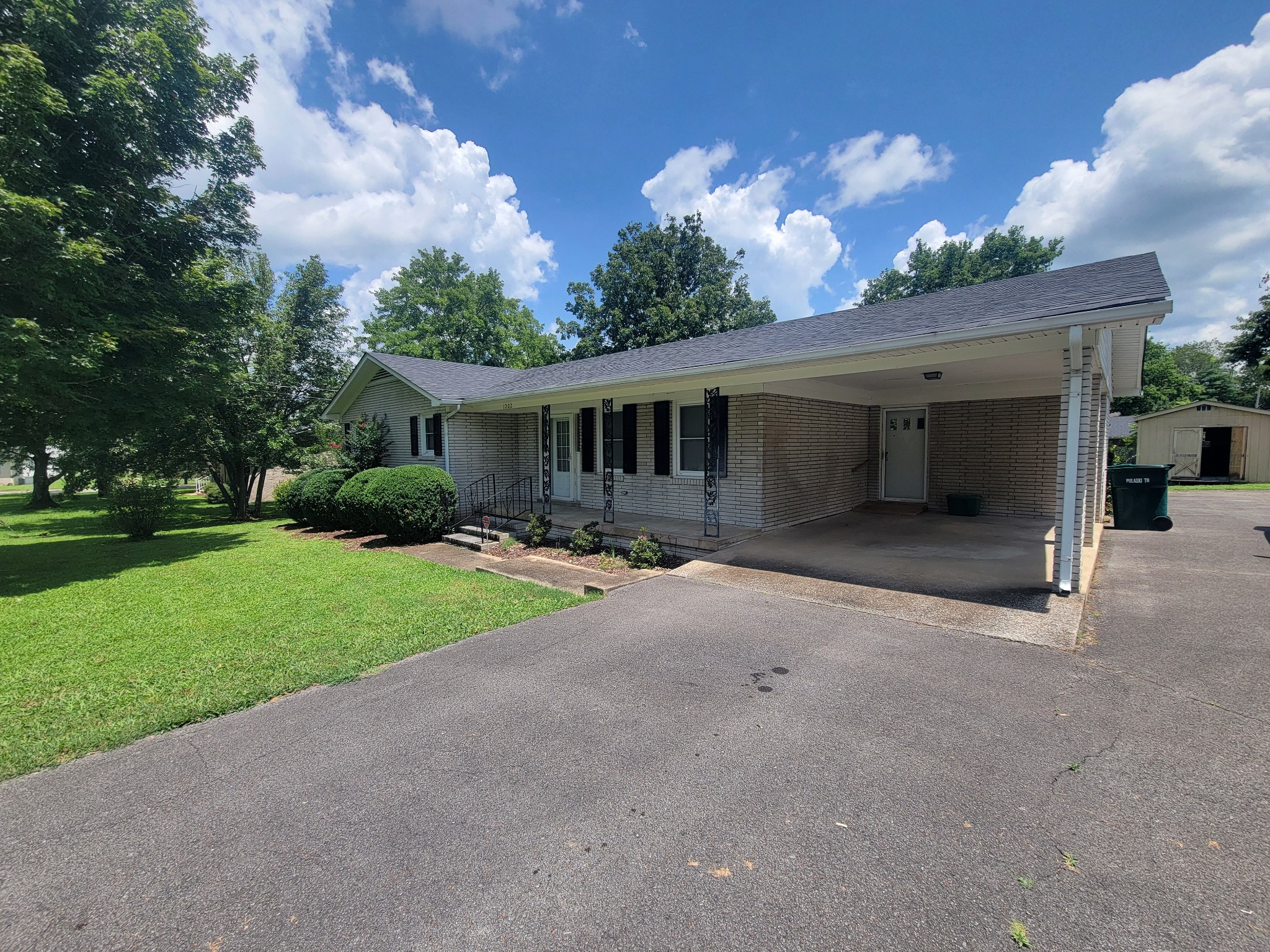 1202 Parker Dr