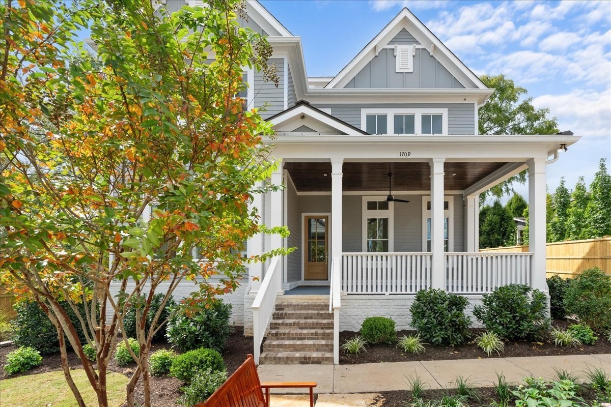 1707 Hillmont Dr