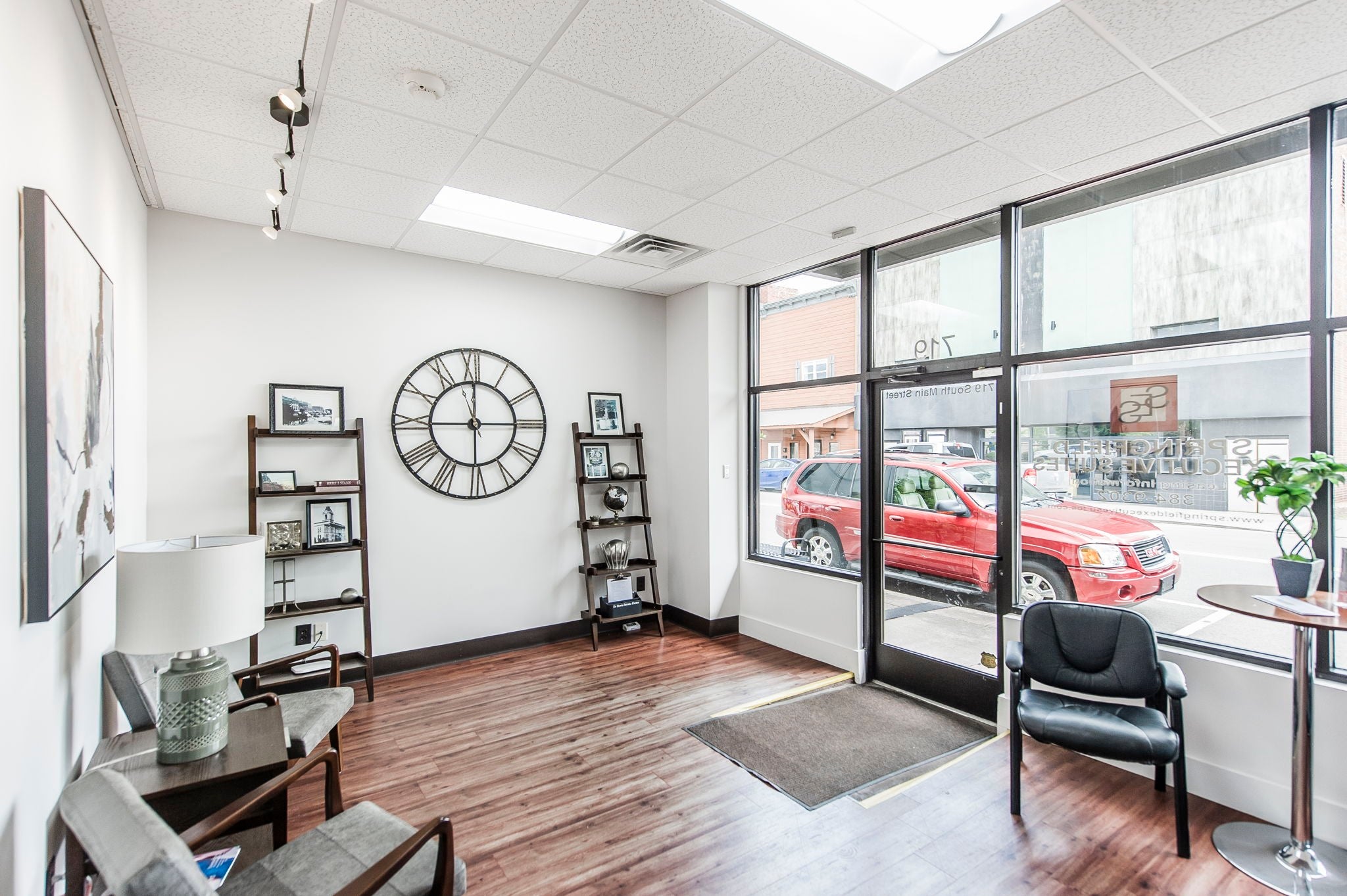 719 S Main St