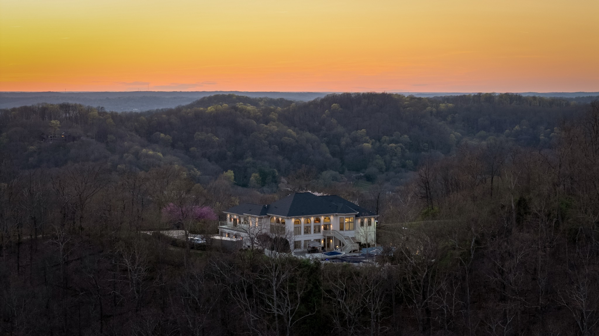 720 Valhalla Ln