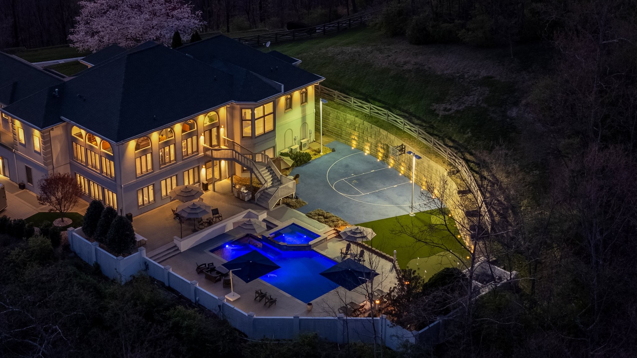 720 Valhalla Ln