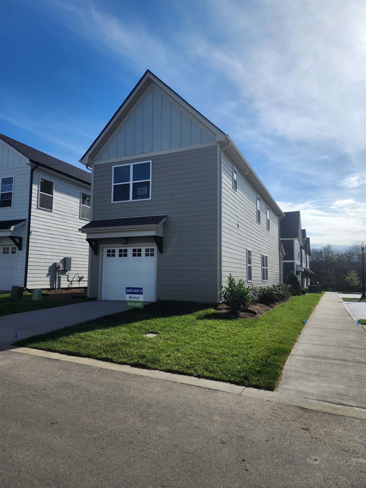 416 Queen Ln