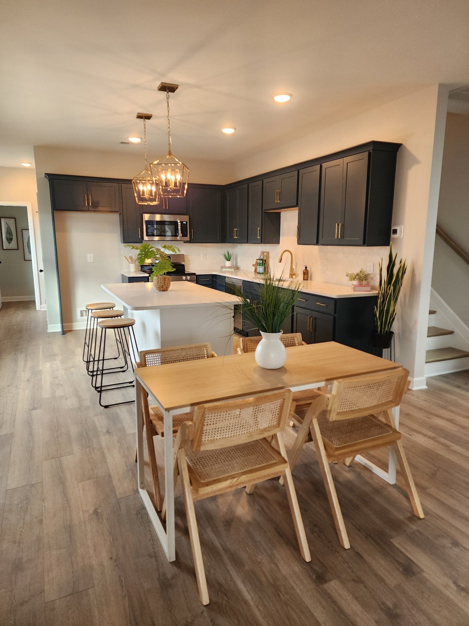 416 Queen Ln