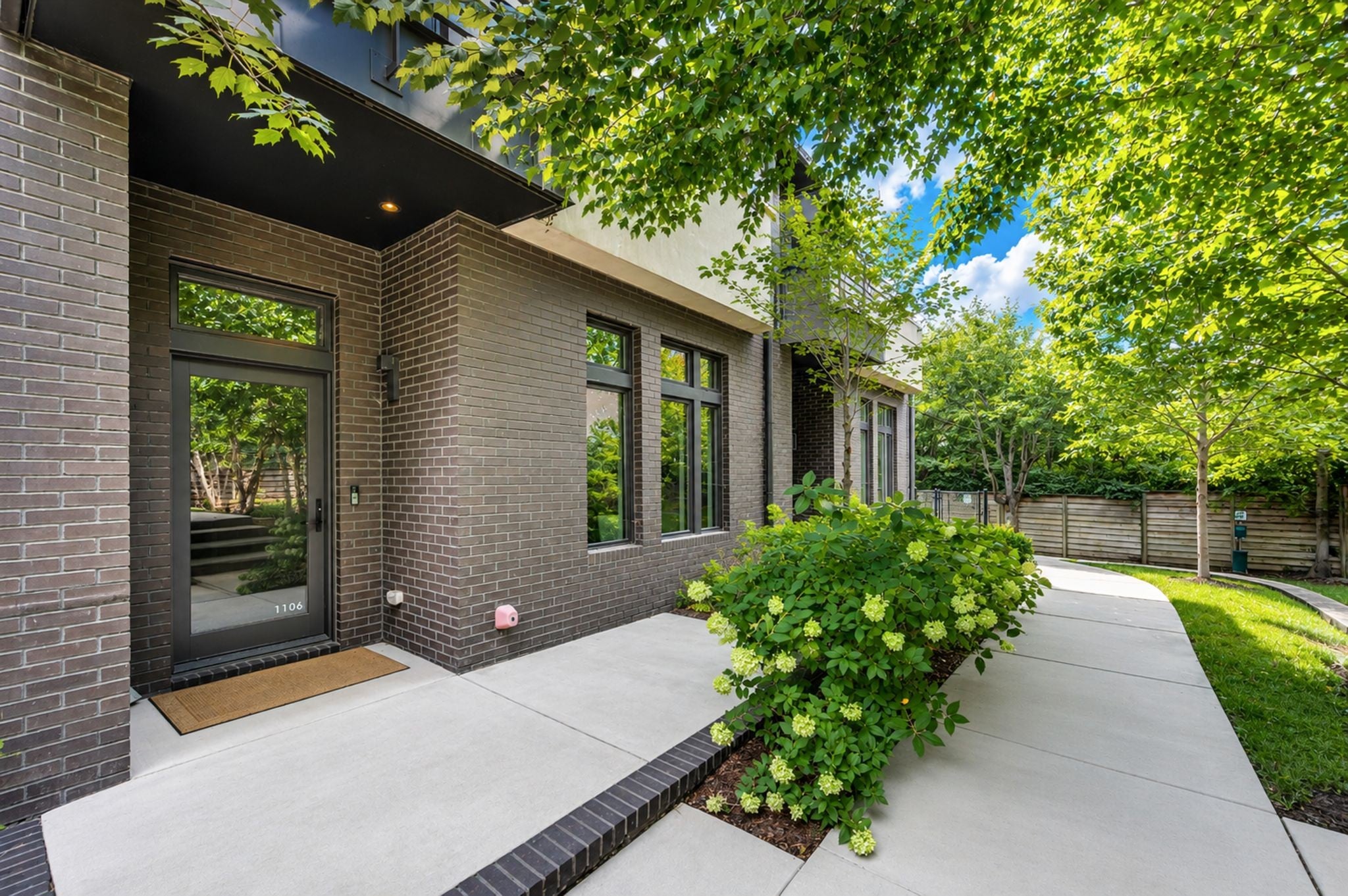 1106 Sigler St 1106