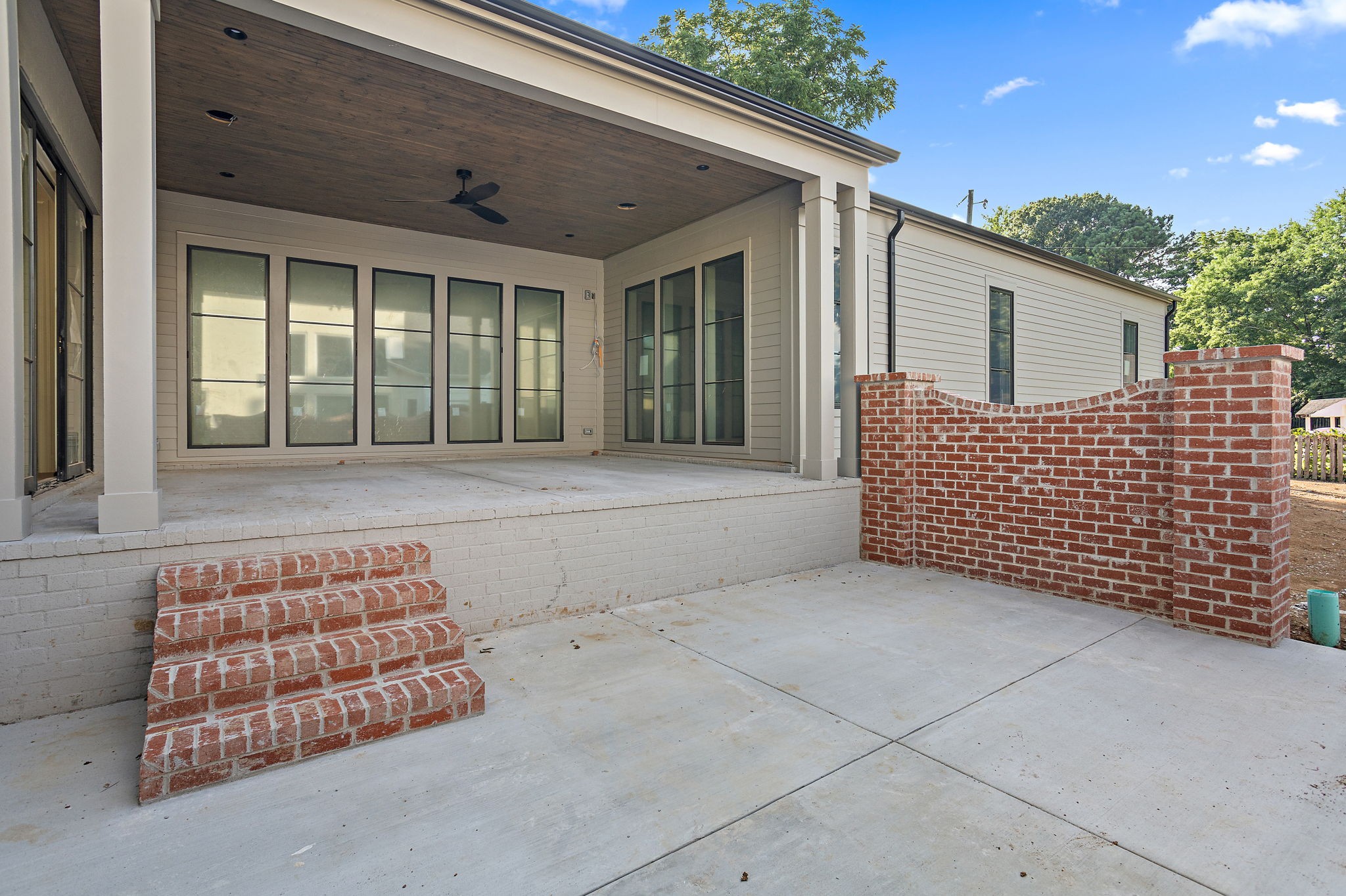4153 Outer Dr