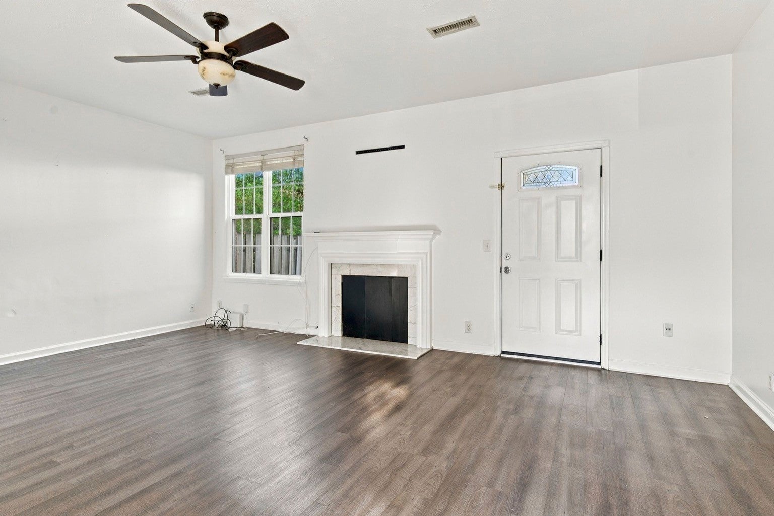 412 Leisure Ln