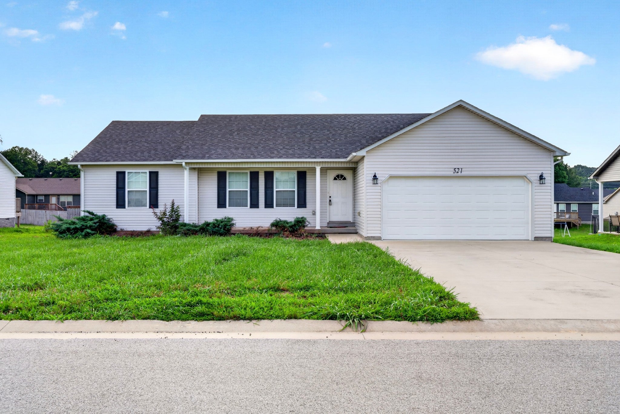 521 Labrador Dr