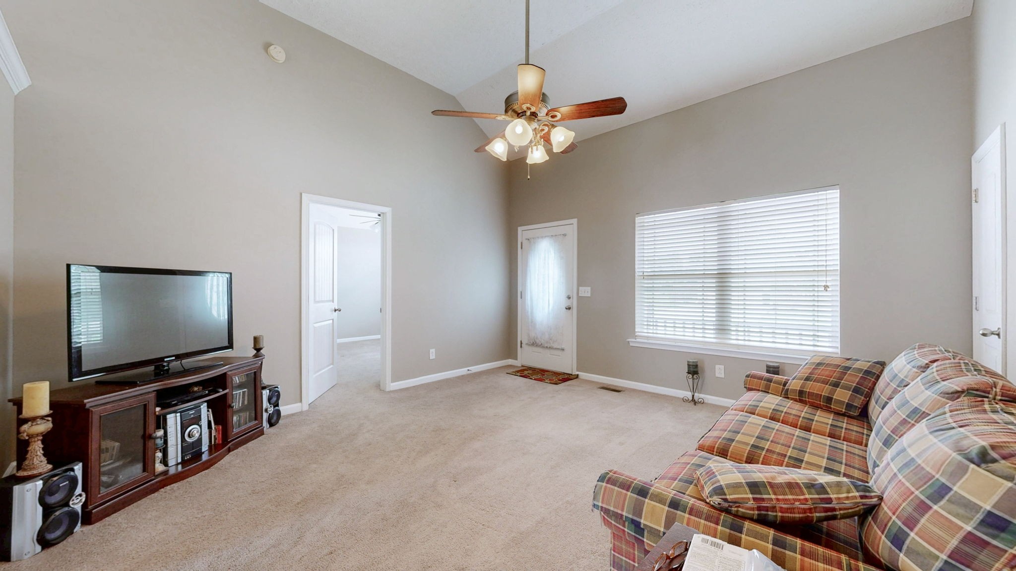 1009 Halverson Dr