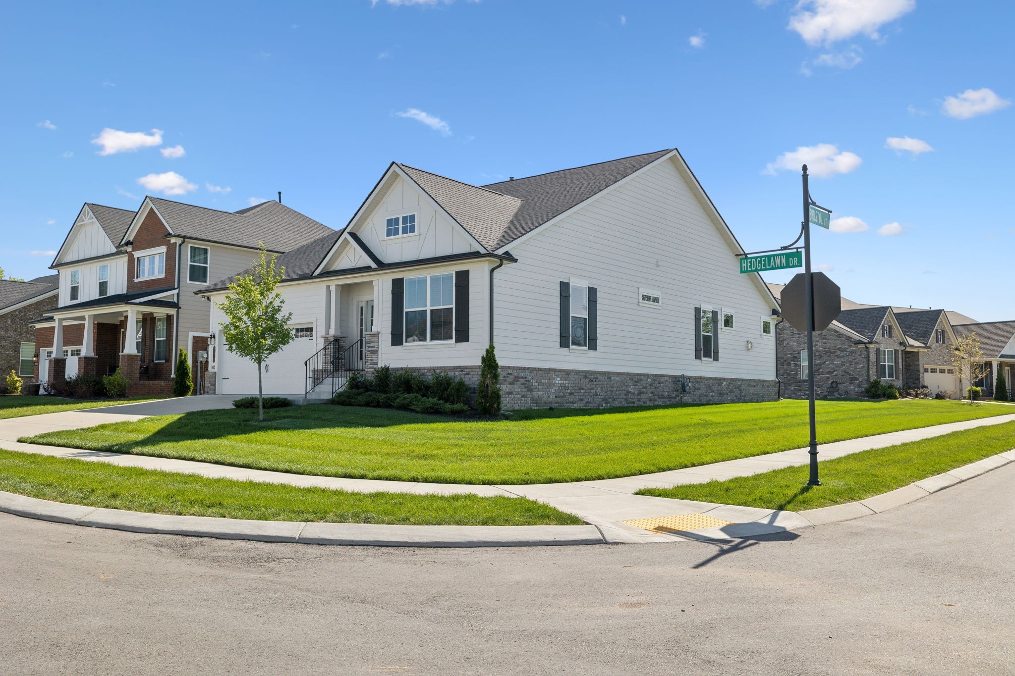 2072 Hedgelawn Dr
