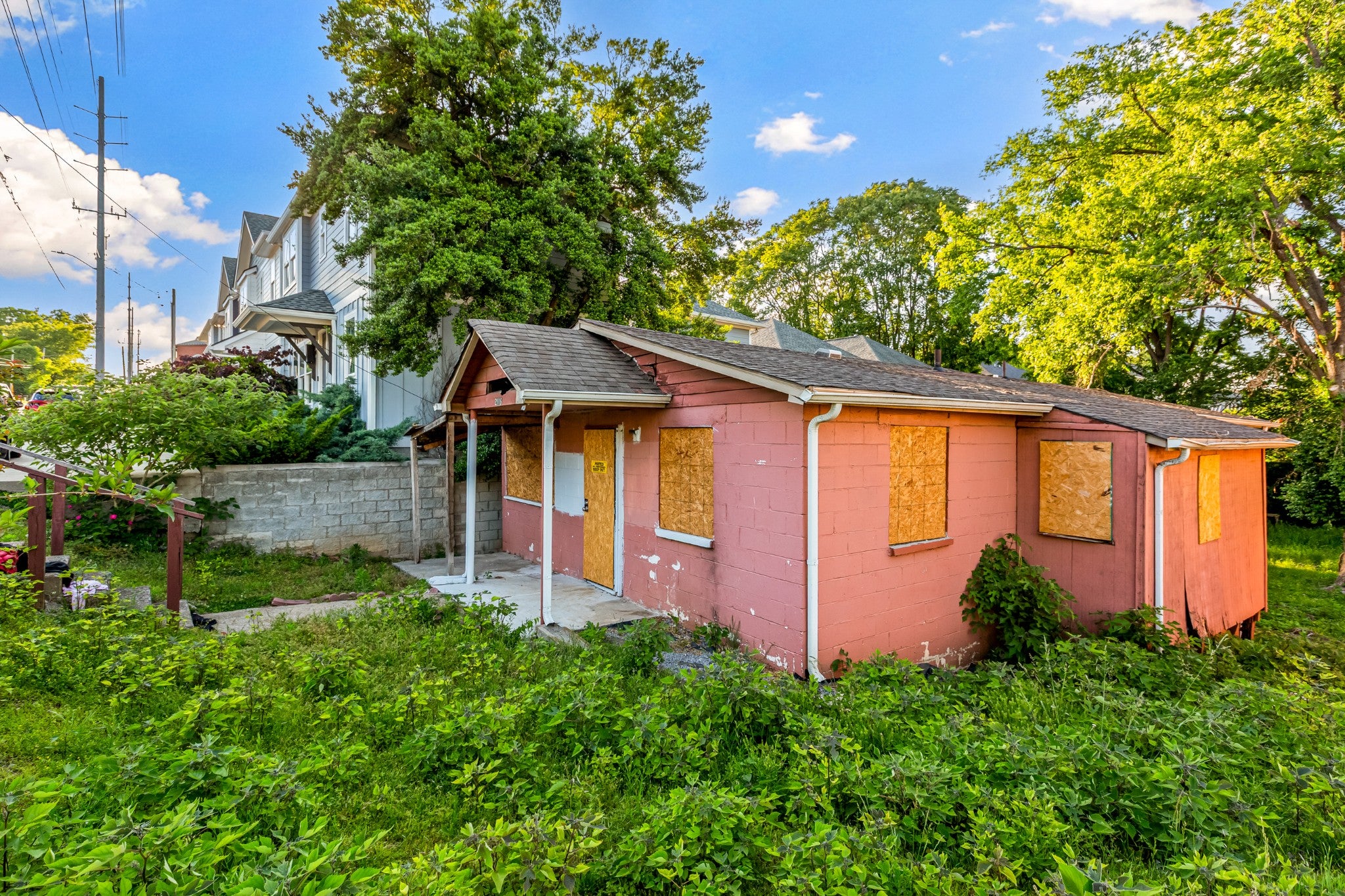 2116 Herman St, Nashville TN 37208 2-bed home, photo 2 of 7