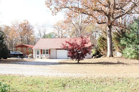 214 Holiday Ln Sparta TN 38583
