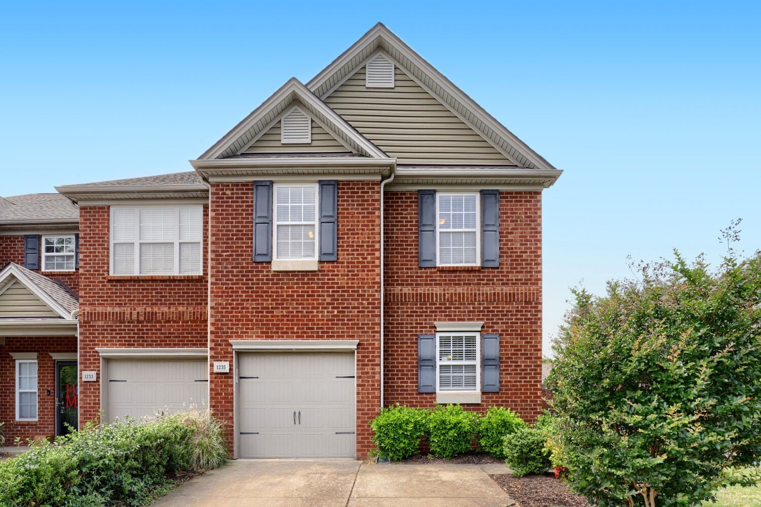 3-bed listing at 1235 Bainbridge Dr, Nashville
