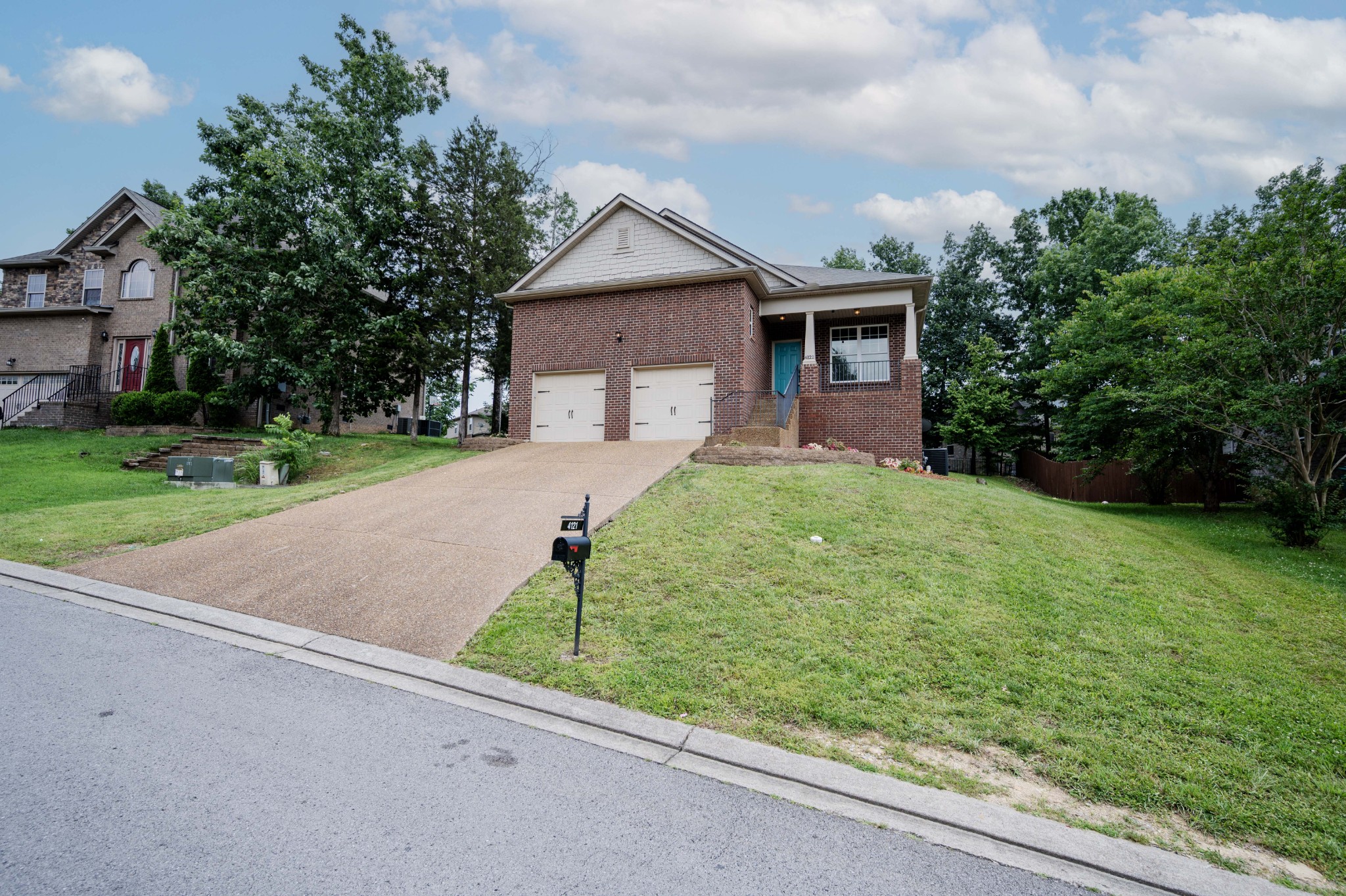 4121 Oakstone Dr