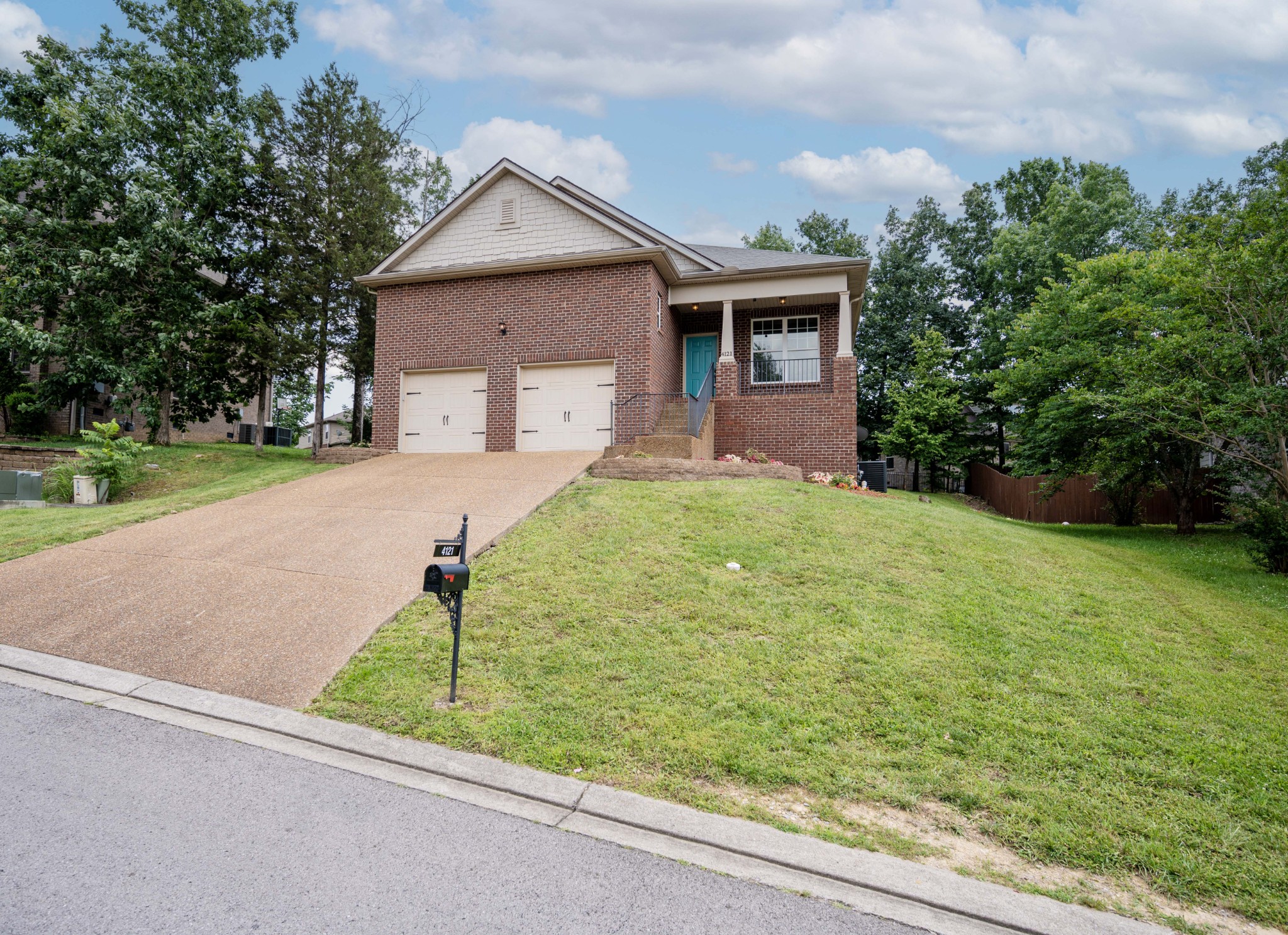 4121 Oakstone Dr