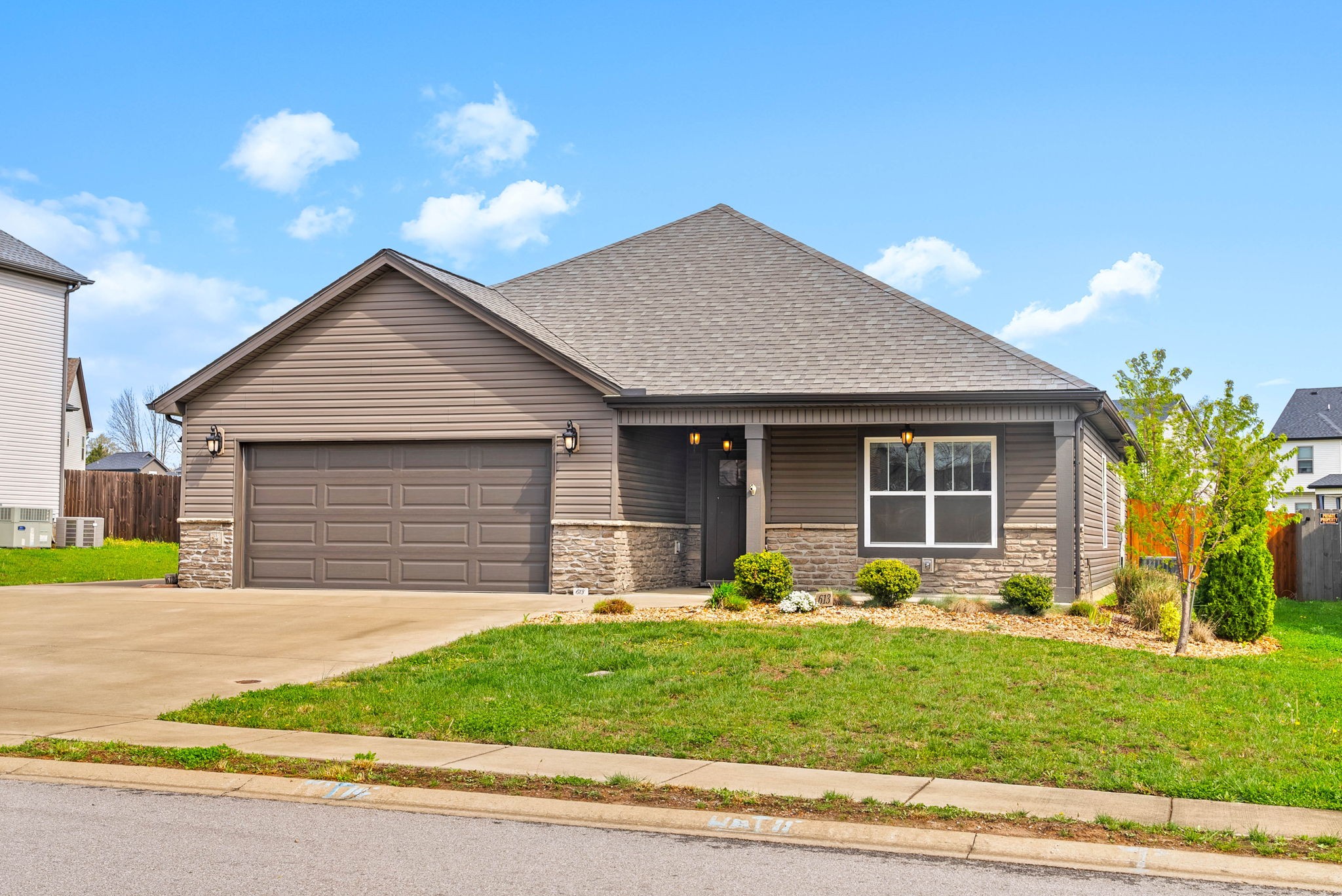 613 Bassett Ln