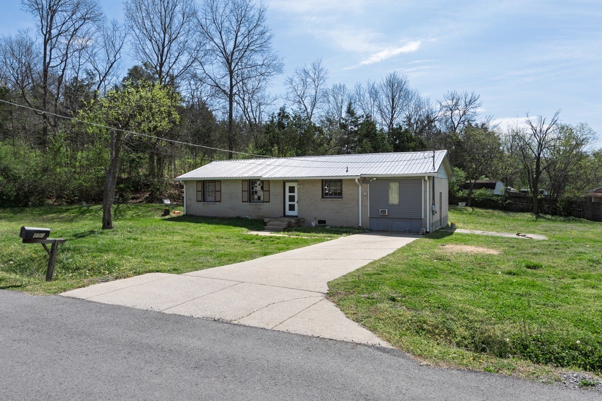 104 Hilltop Dr