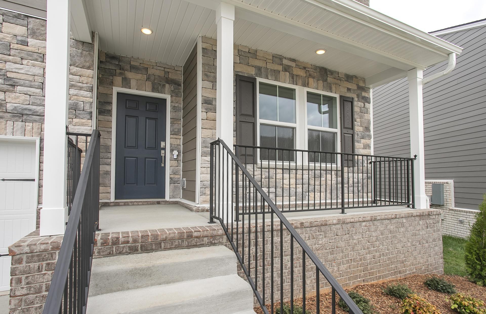 312 Deacon Ln