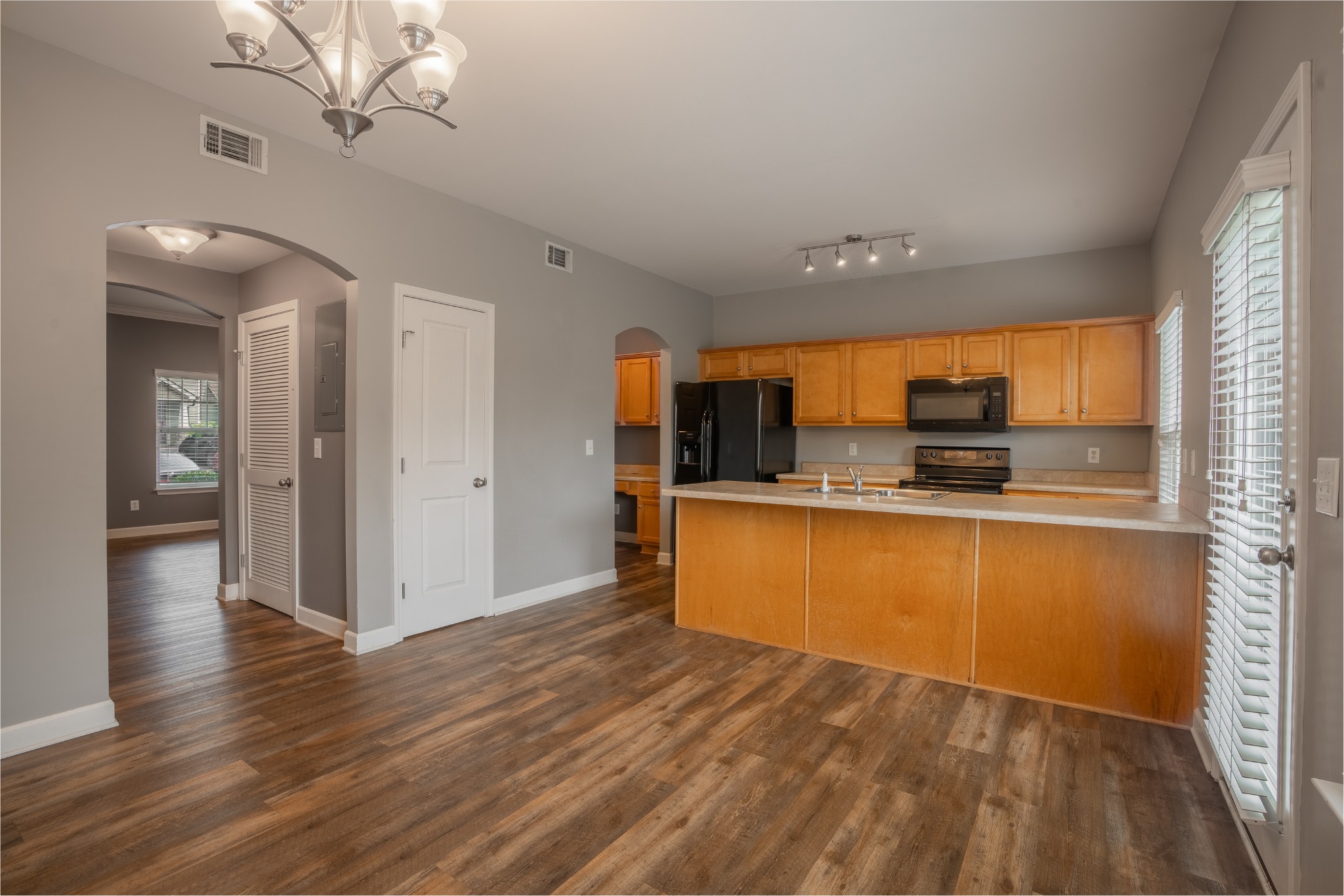 553 Rosedale Ave 102