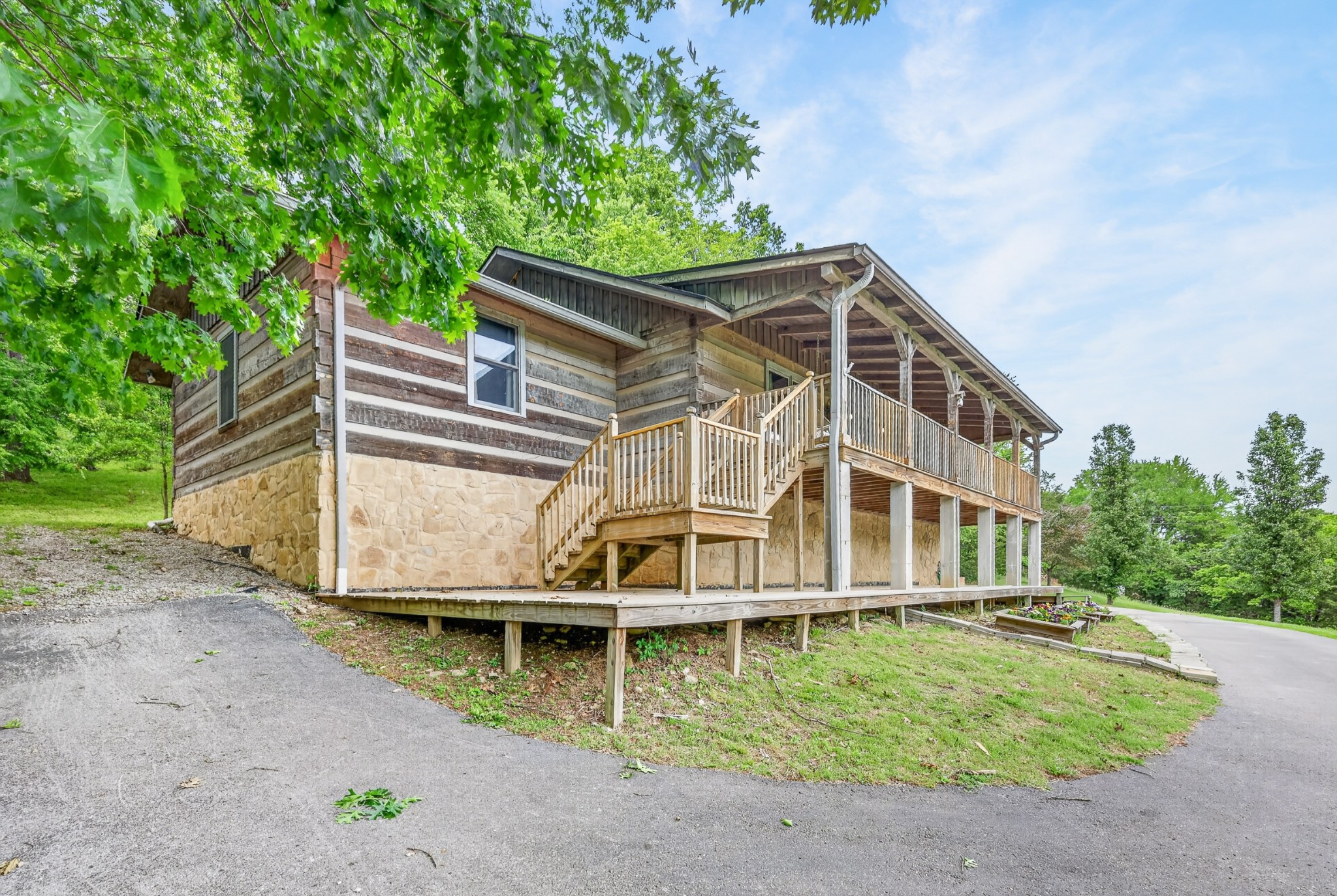 1751 Warren Hollow Rd