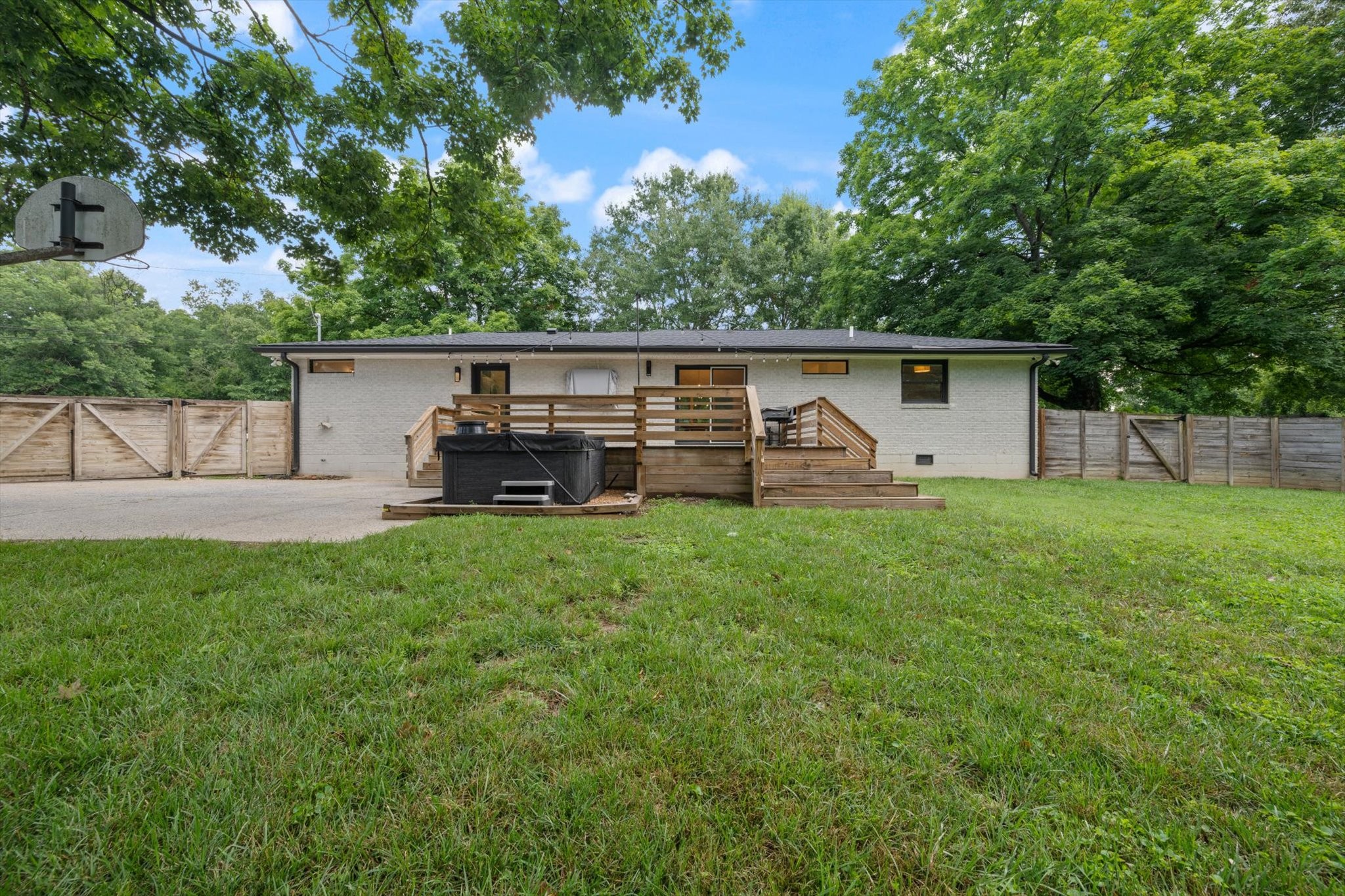 355 Barrywood Dr