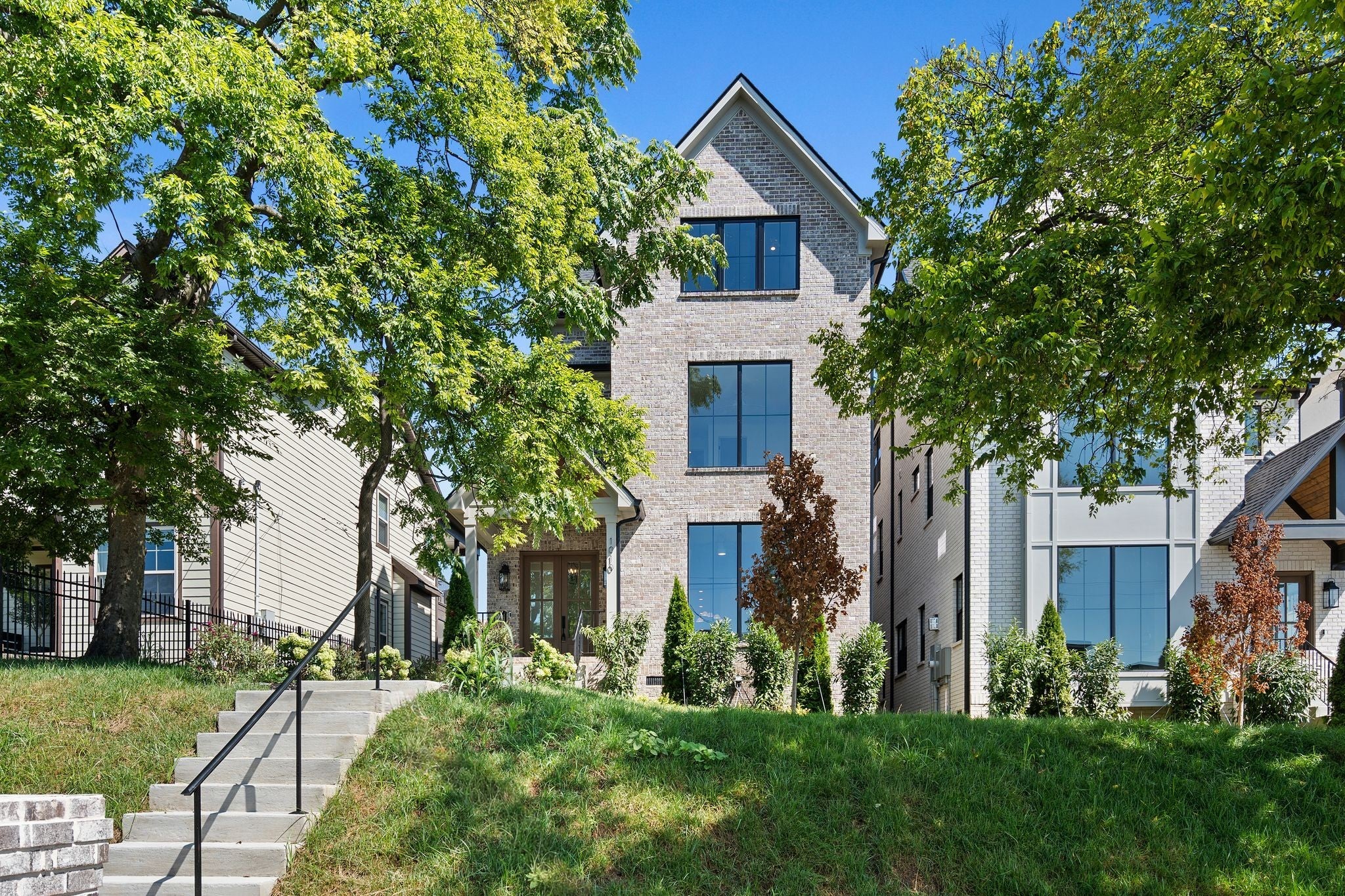 1010 Argyle Ave