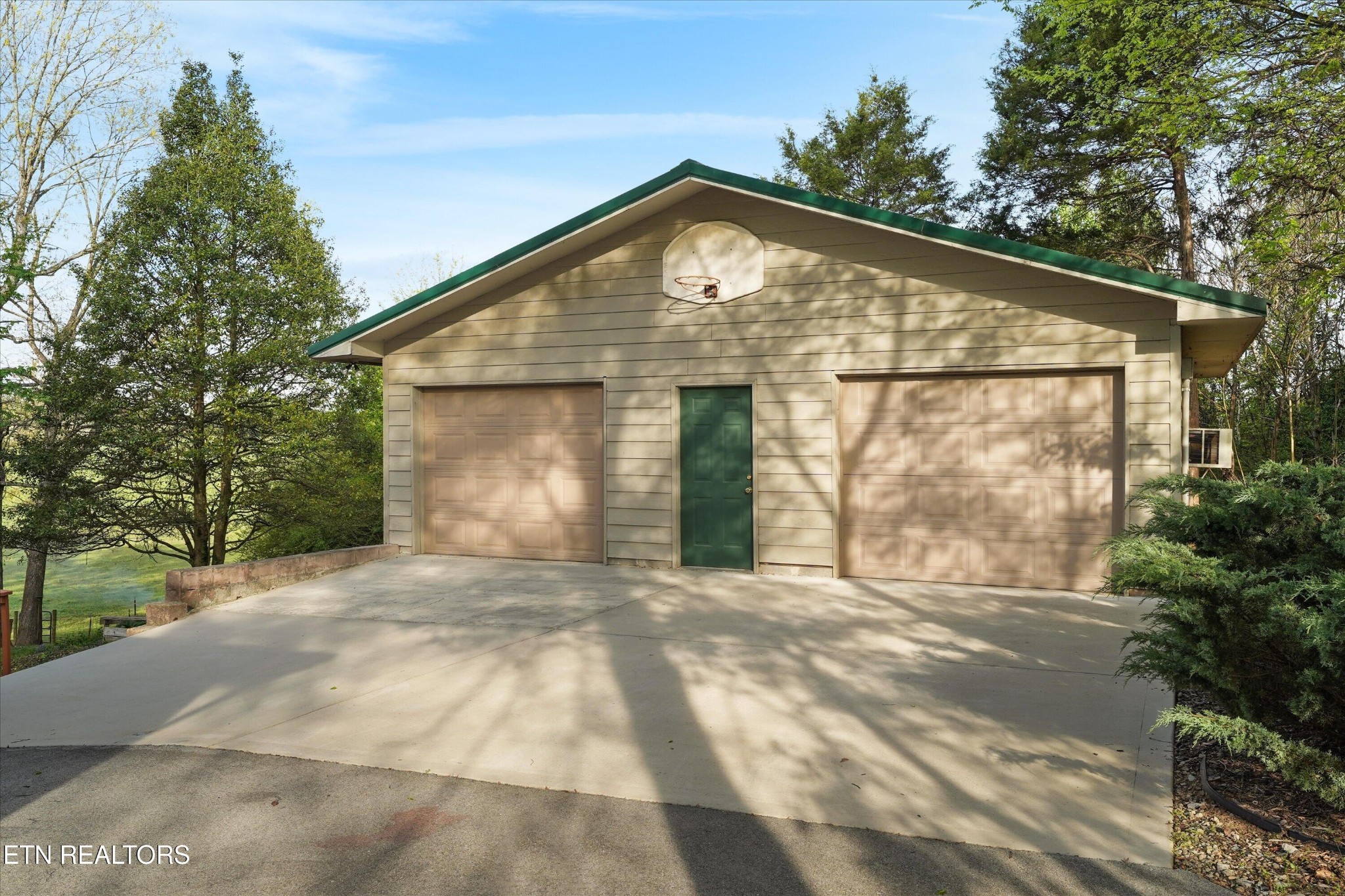 3005 Ridgeview Drive