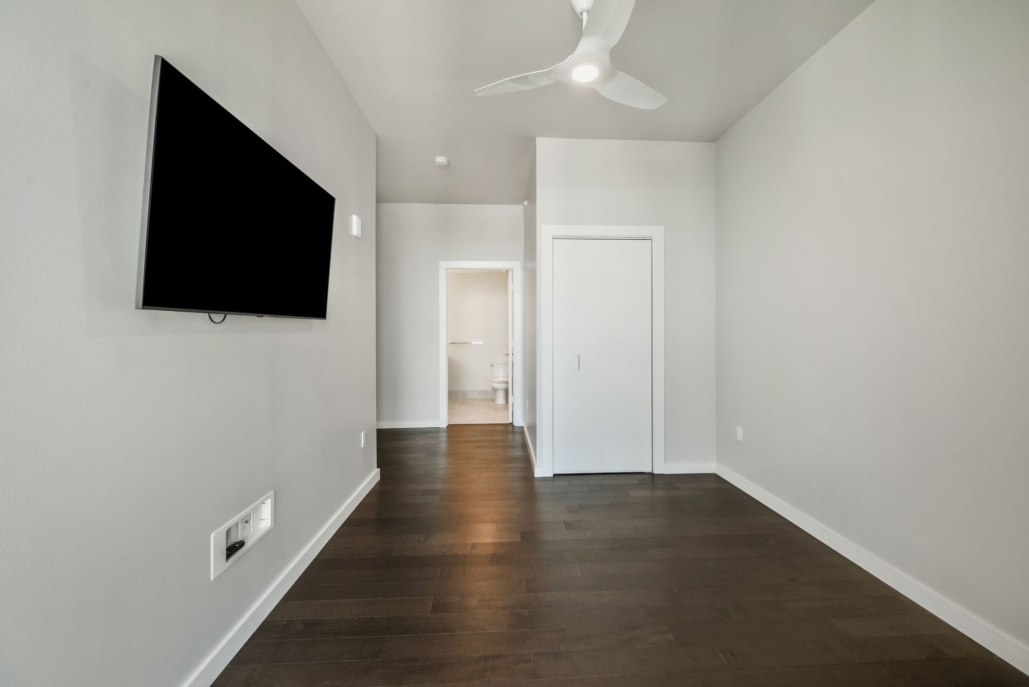 Nashville, Tennessee 37219, United States, 2 Bedrooms Bedrooms, ,2 BathroomsBathrooms,Residential,Active,106417