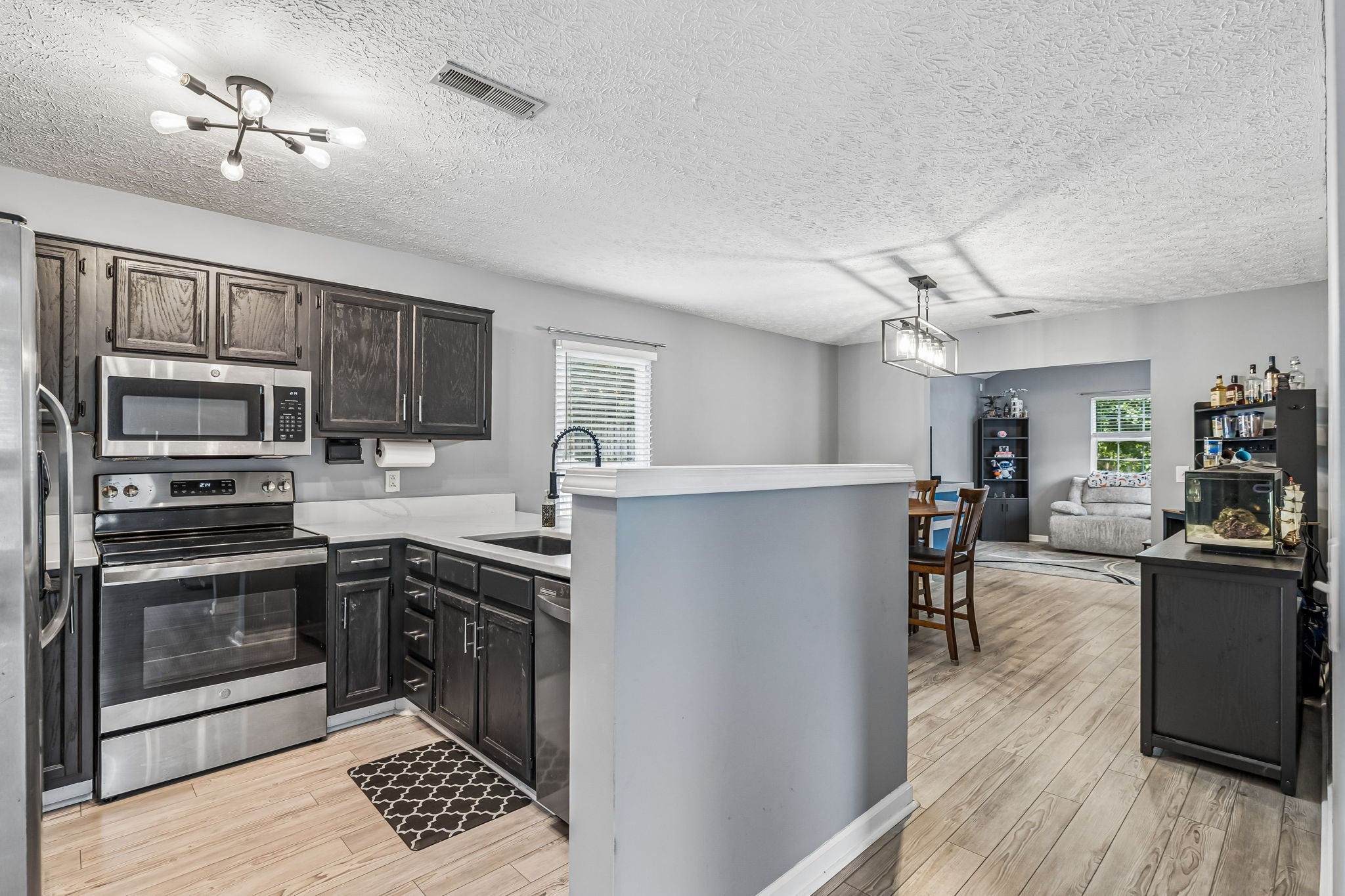 5506 Knollcrest