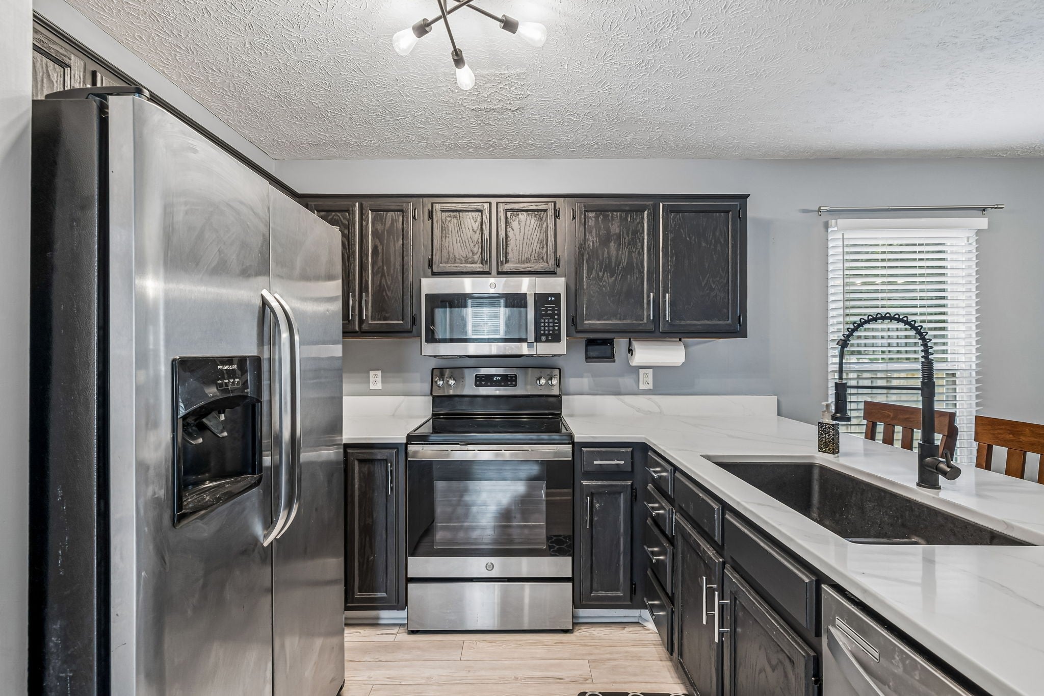 5506 Knollcrest