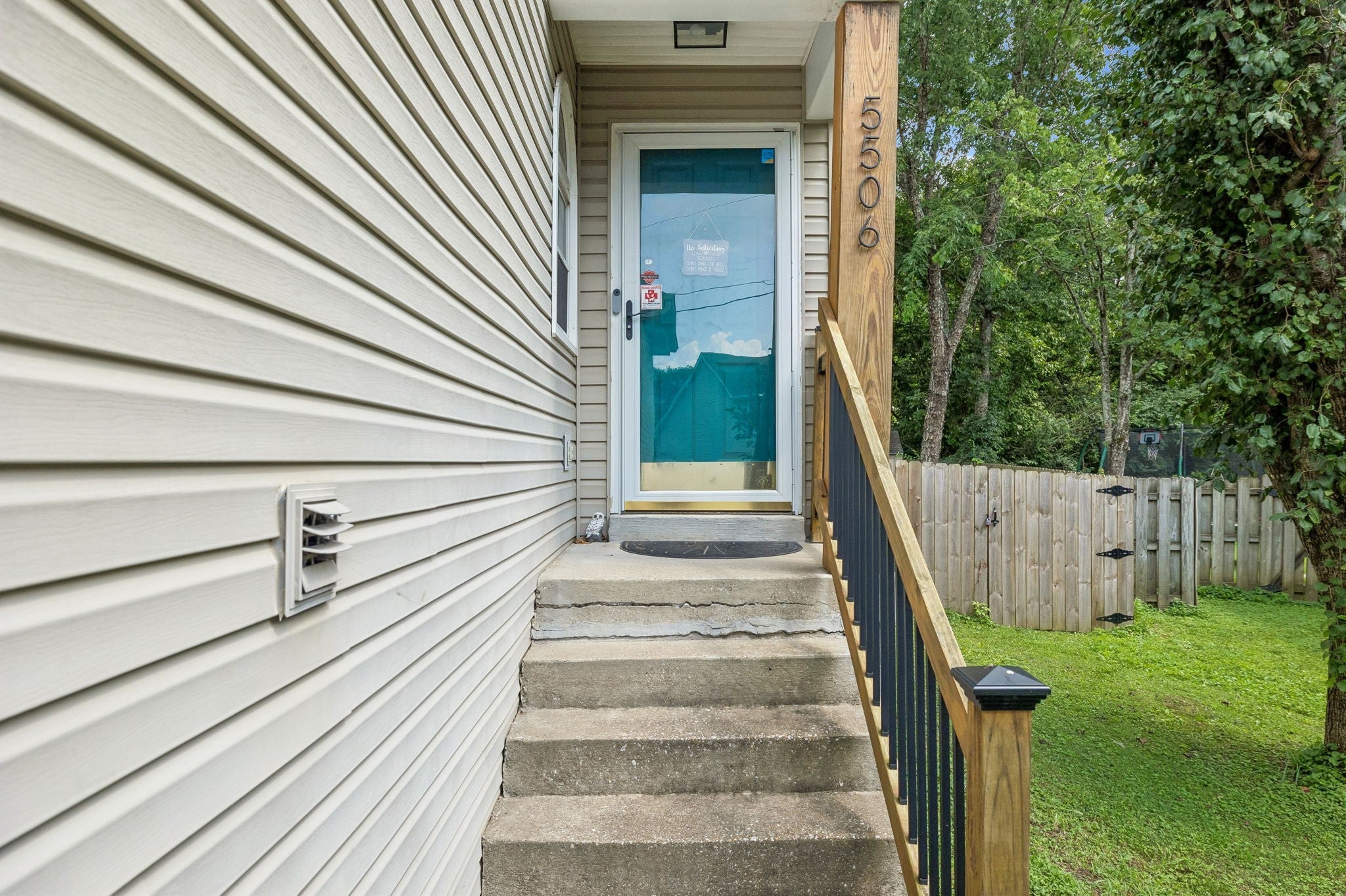 5506 Knollcrest