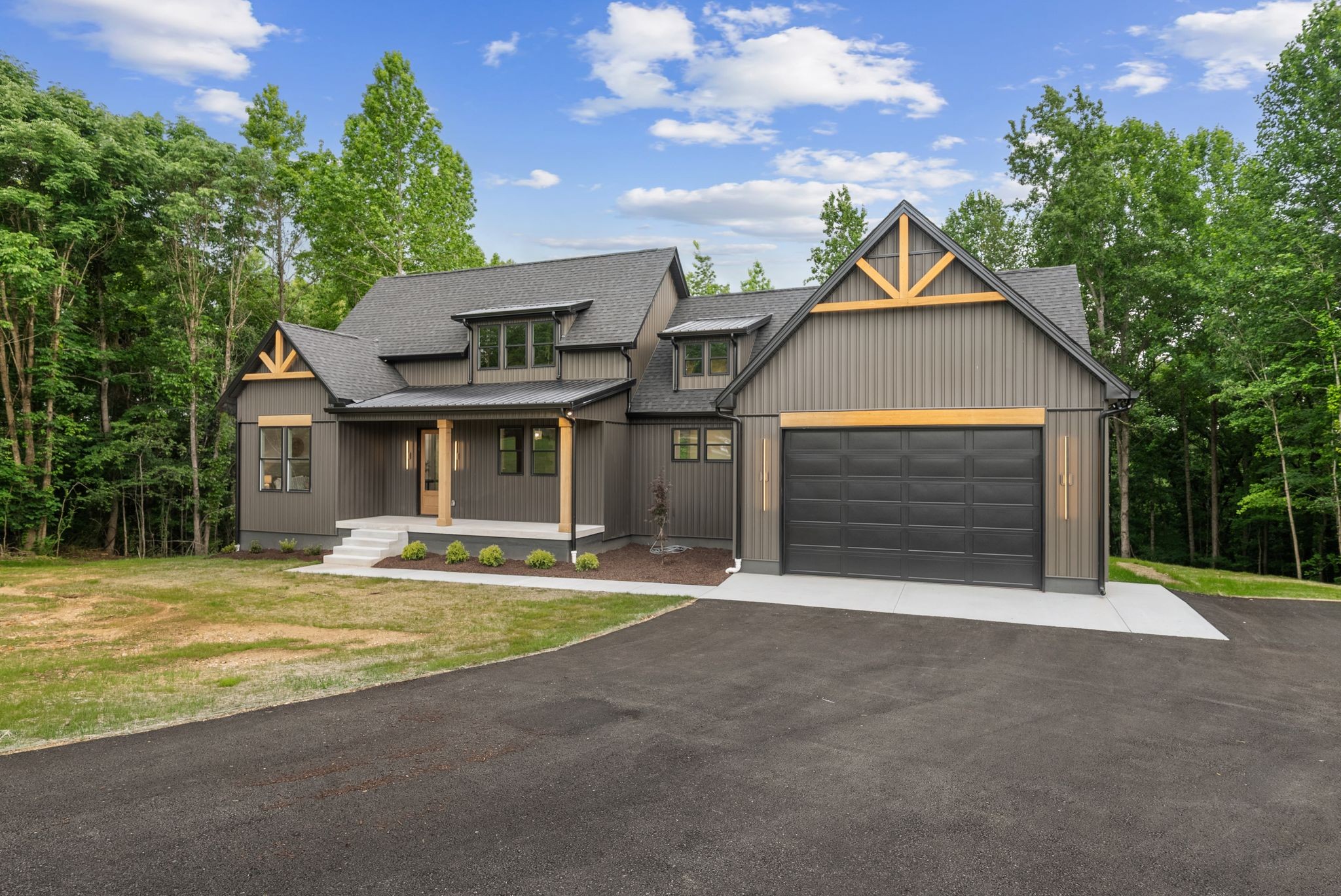 594 Overlook Cir